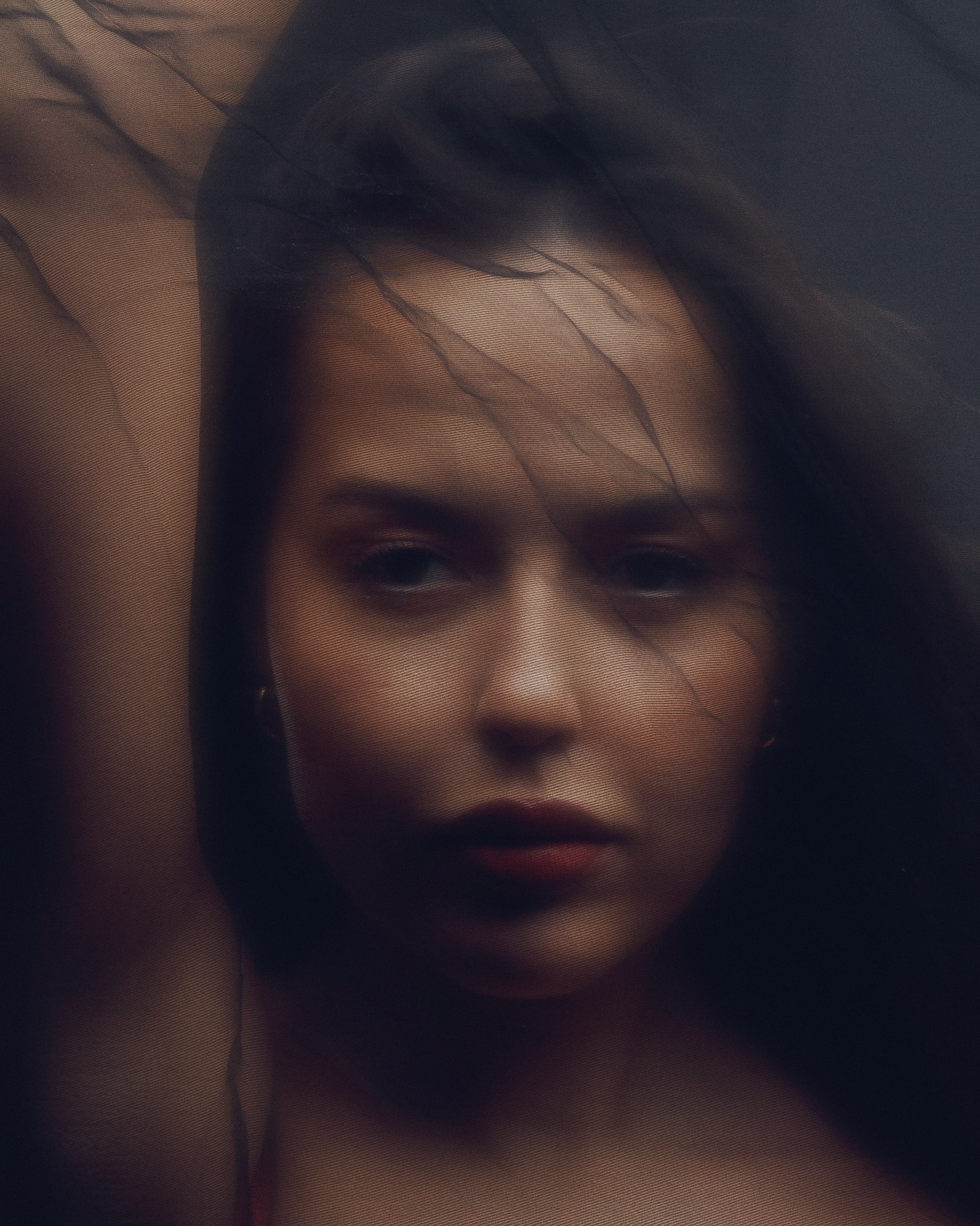 Частная фотосессия для Ирины в красном белье и чёрной ткани