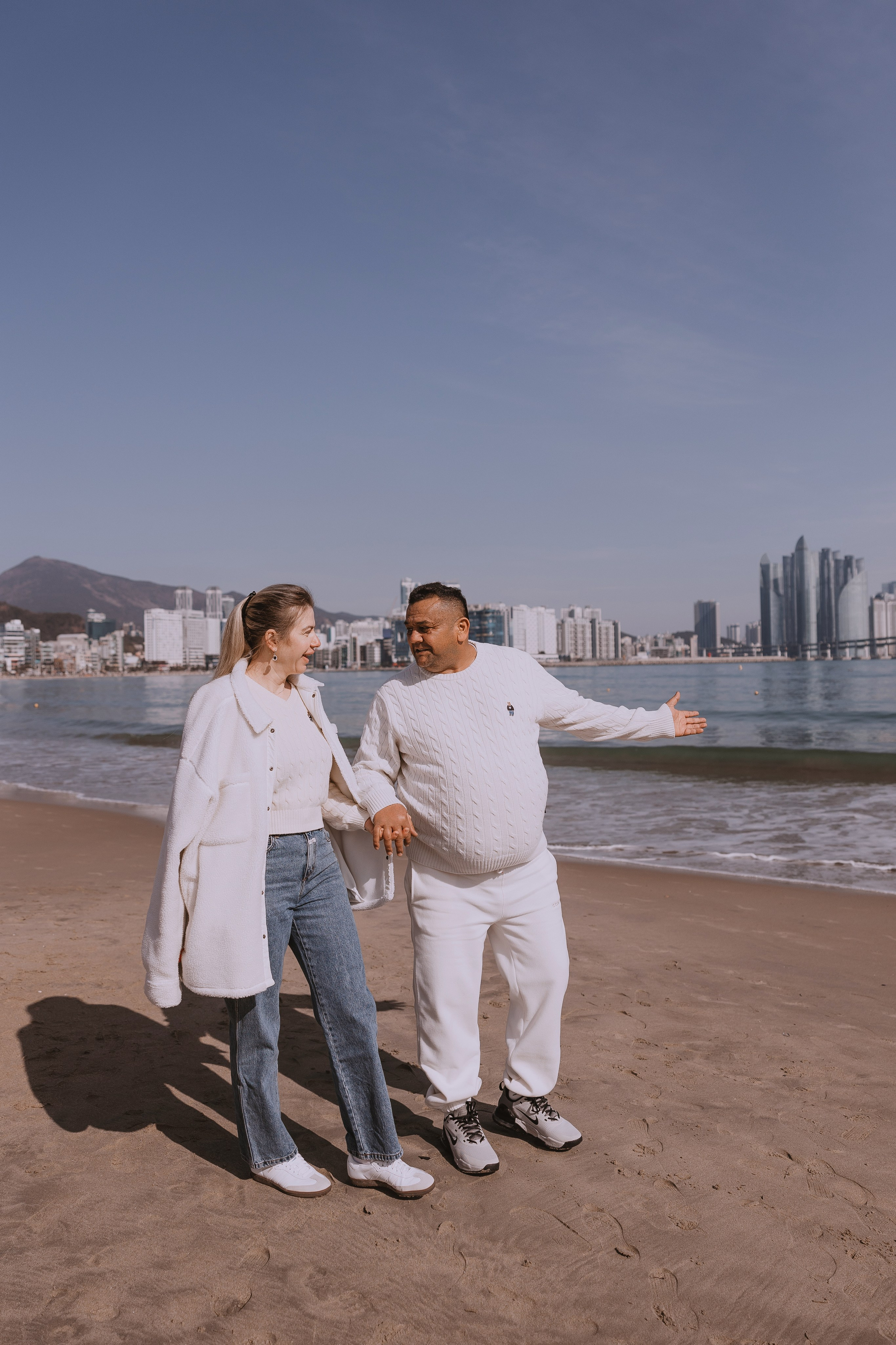 Семейная прогулка на пляже Гваннали в Пусане. Your photographer in Busan (South Korea) Aleksandra Anufriy