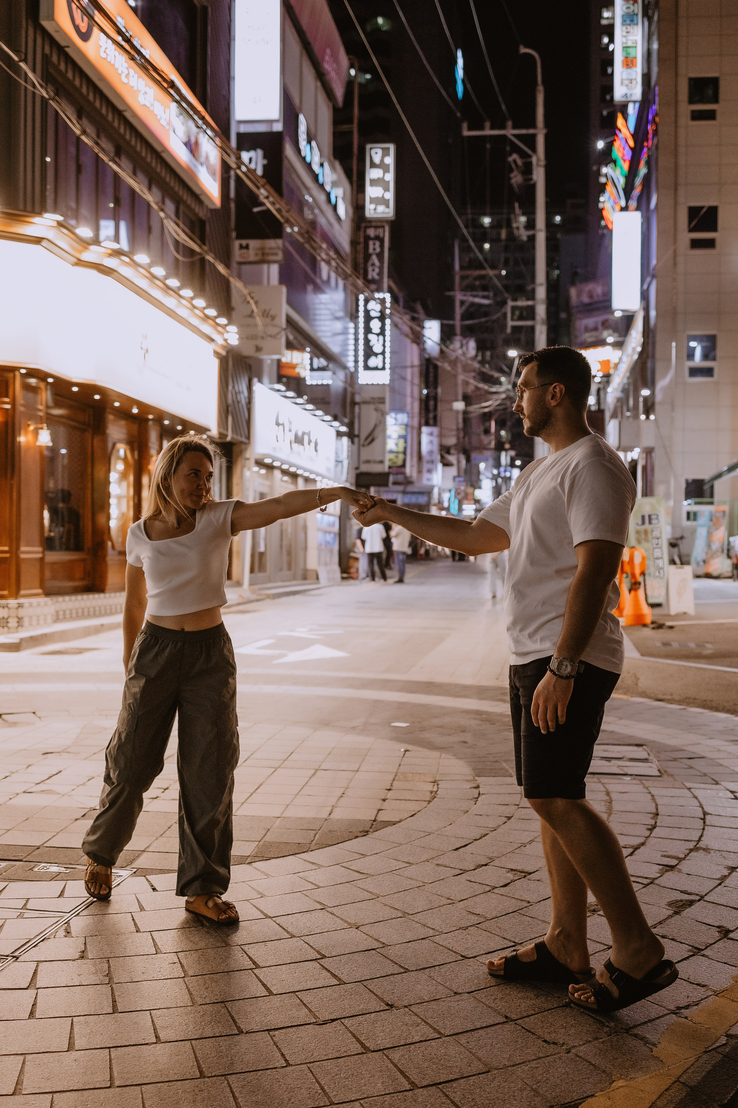 Вечерняя прогулка в городе Пусан. ВАШ ФОТОГРАФ В ПУСАНЕ (Южная Корея) Александра Ануфрий
