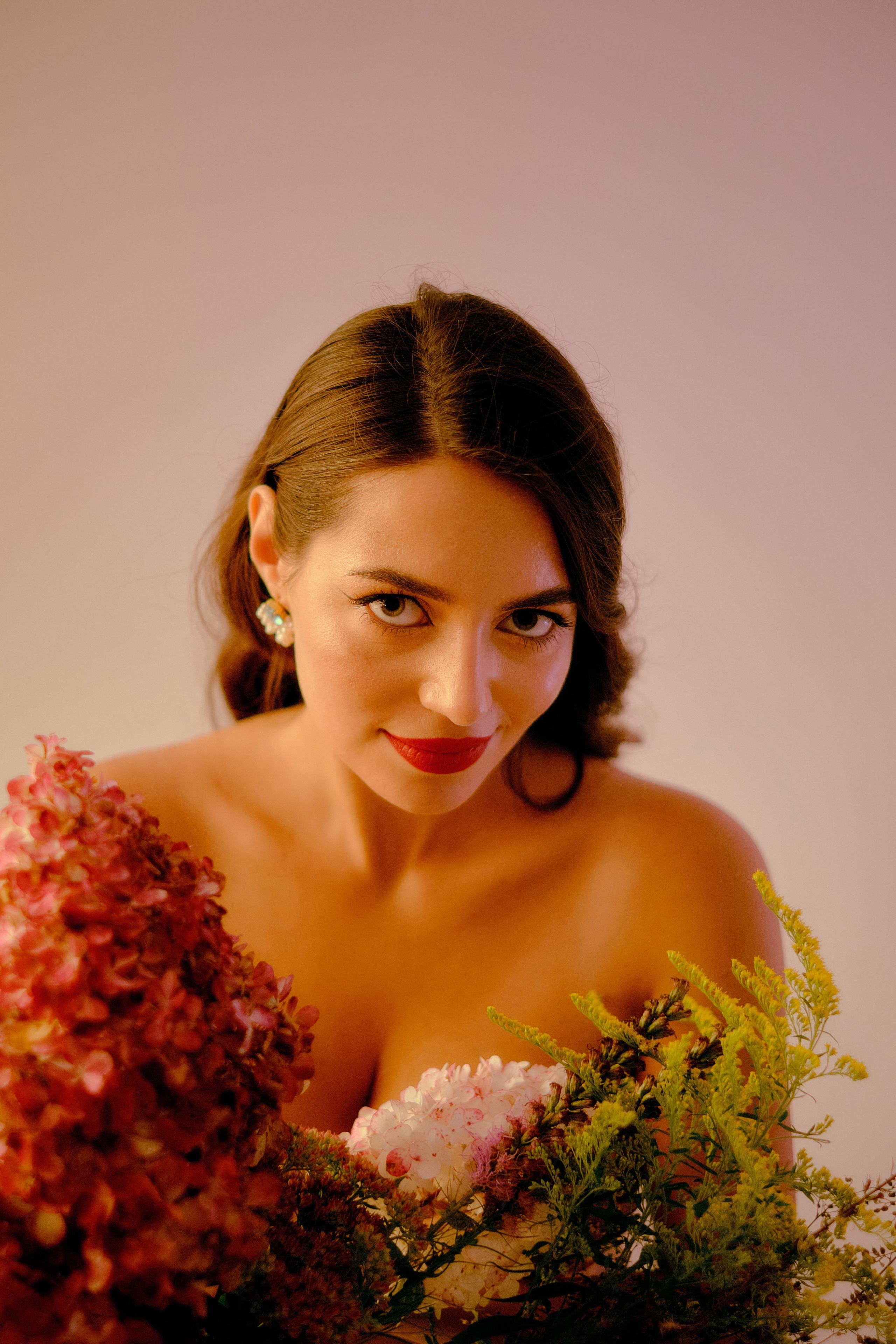 Индивидуальная фотосессия с цветами в студии. Портретный, семейный фотограф в Твери Жданова Татьяна tatzhdanov Таня