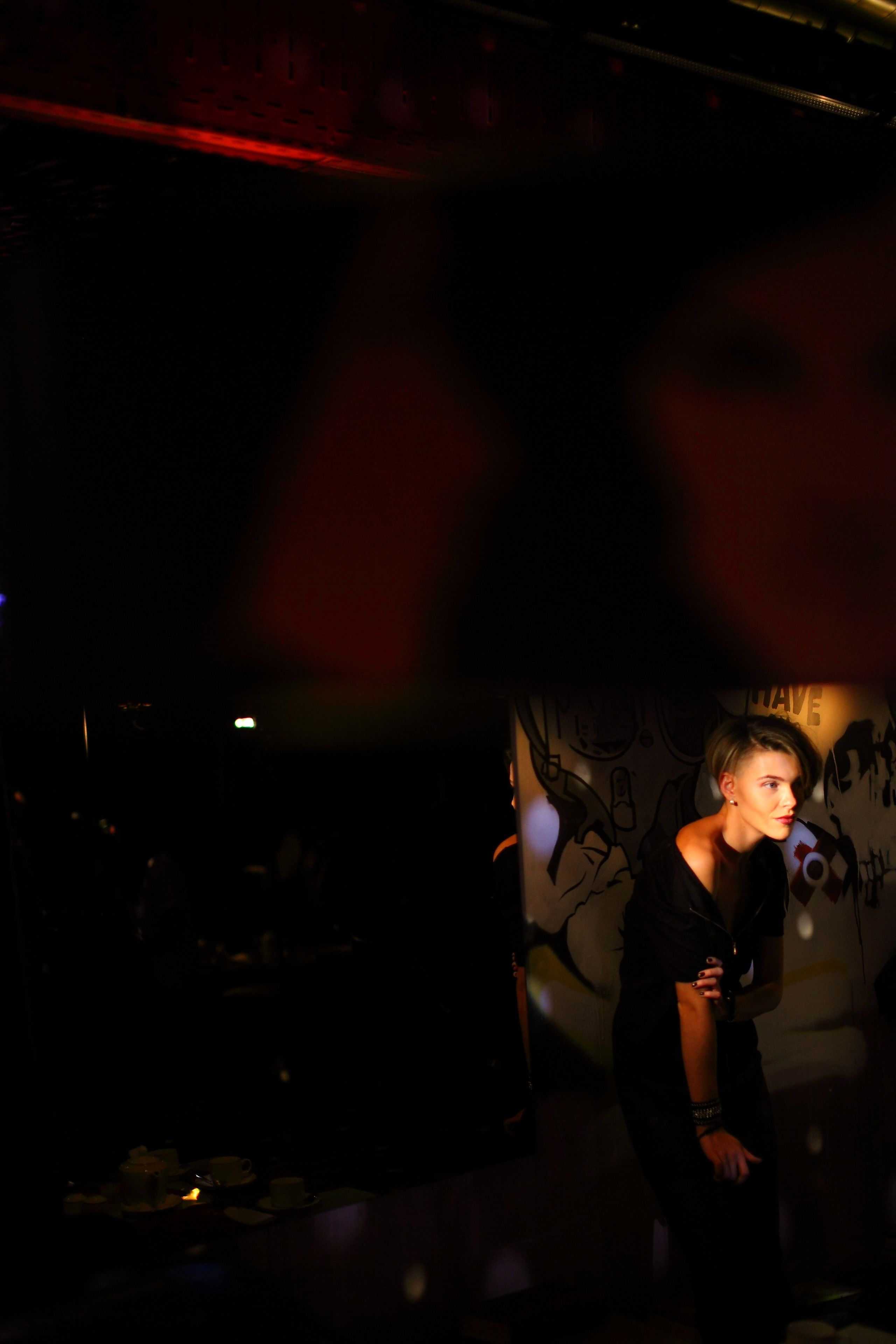 Портретная съемка девушки в кафе. Свадебный и репортажный фотограф в Ярославле и Санкт-Петербурге Роман Микрюков