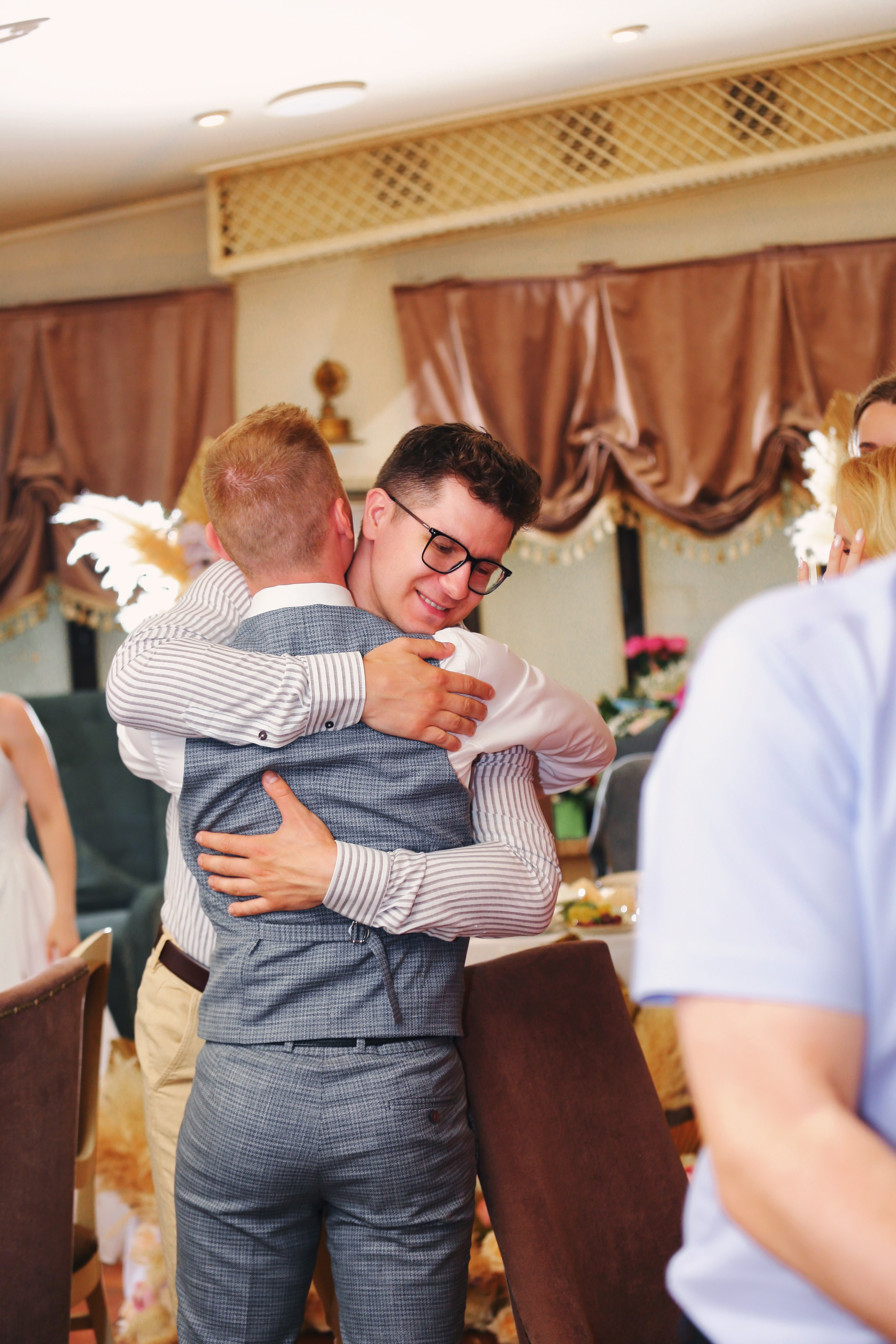 Съемка пары в отеле, на природе, в городе. Свадебный и репортажный фотограф в Ярославле и Санкт-Петербурге Роман Микрюков