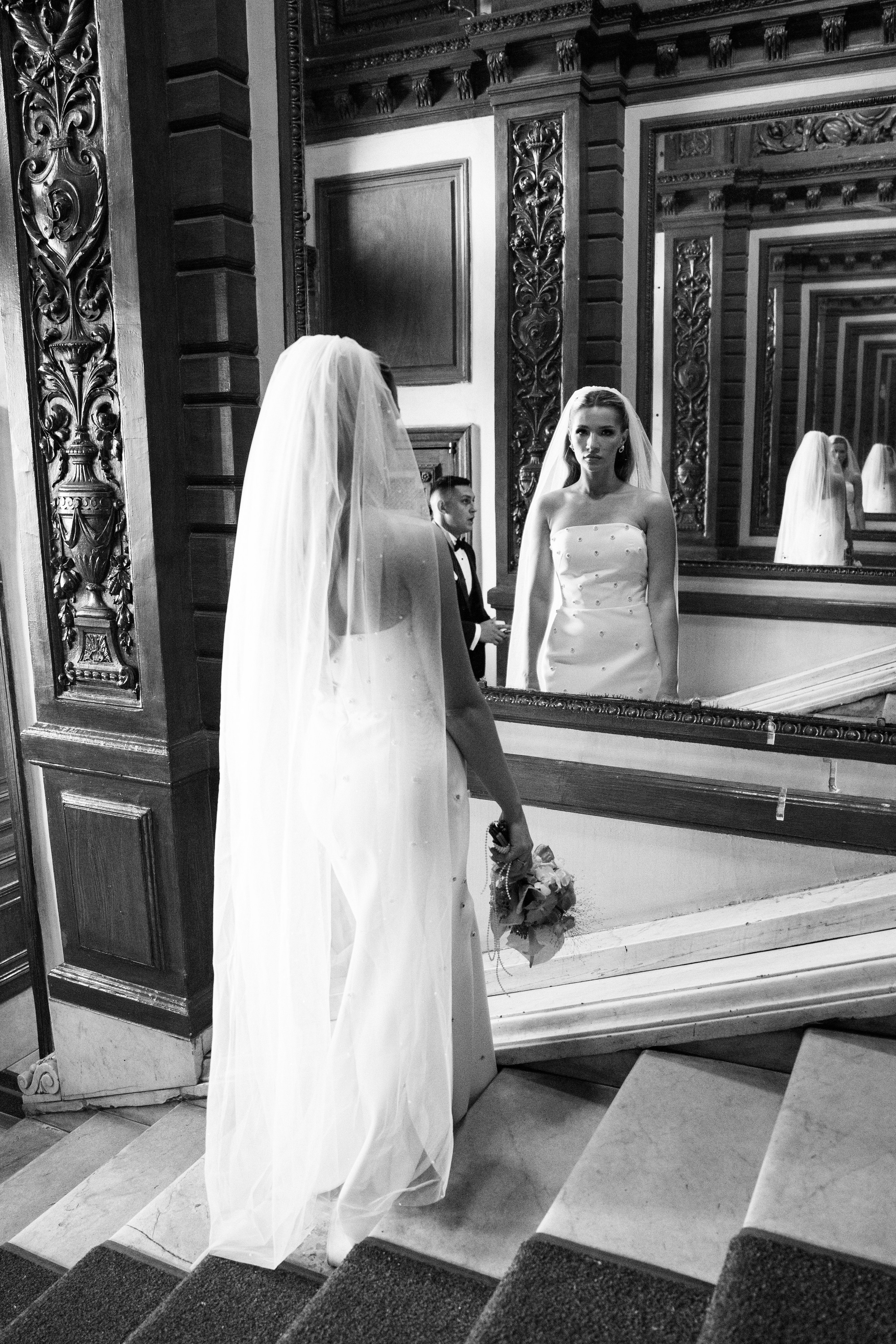 Виктория & Роман. Камерная городская свадьба в видовом ресторане в стиле современная классика. Свадебный фотограф организатор в Санкт-Петербурге Ассоль Опарина