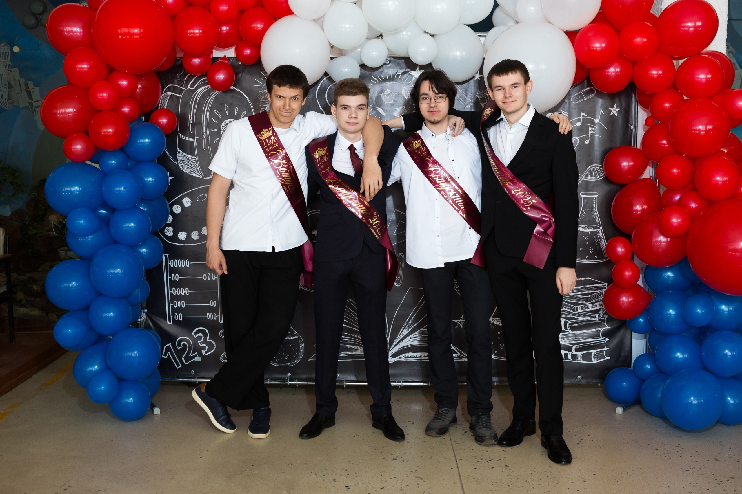 ФОТОСЕССИЯ С РОДИТЕЛЯМИ «ПОСЛЕДНИЙ ЗВОНОК — 2025» 9 ШКОЛА Г.МЦЕНСК. ТВОЙ АЛЬБОМ / ТВОИ ПРАВИЛА