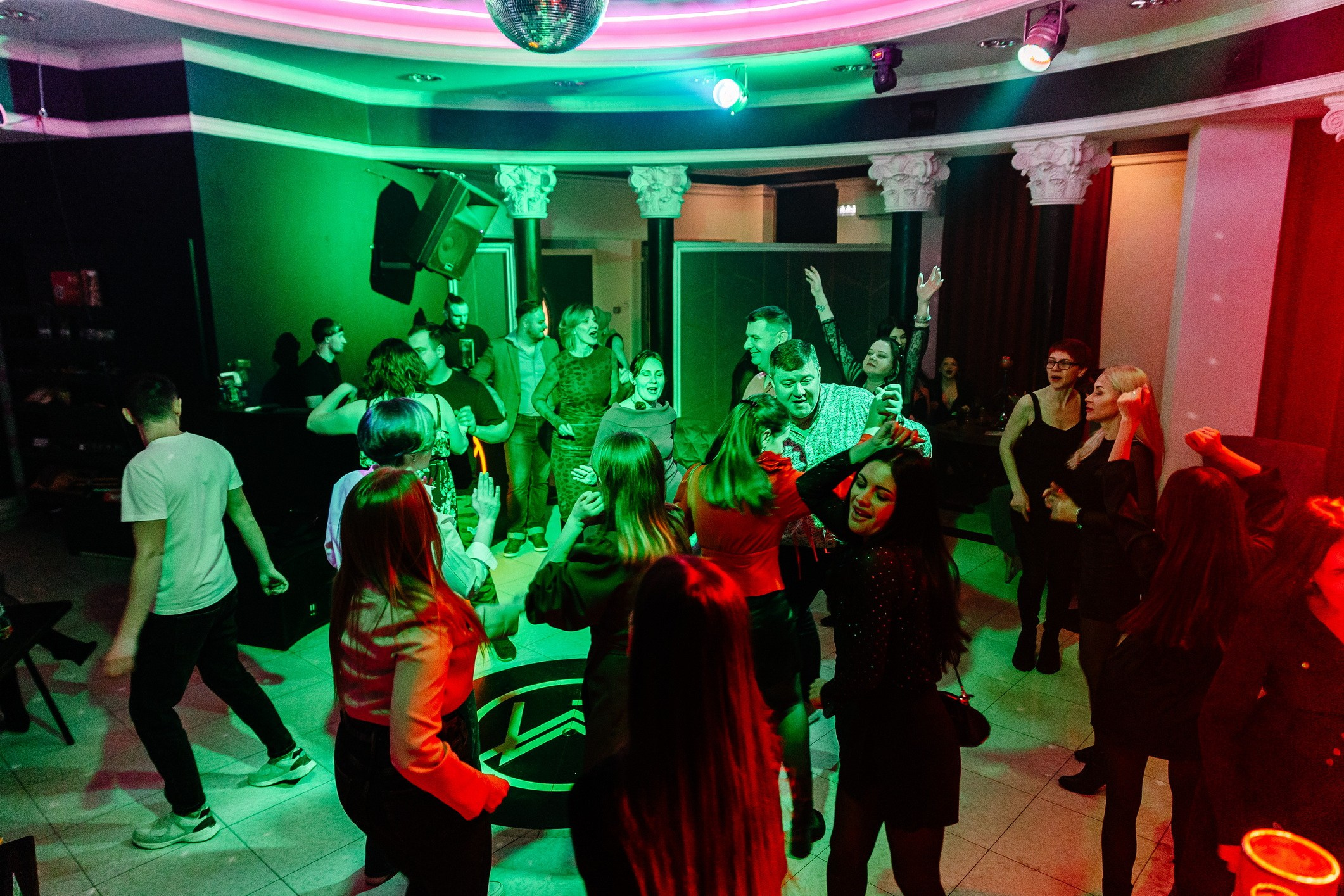 8 марта в лаунж-баре Major 2024. Свадебный, семейный и детский фотограф в Калининграде Елена Кравцова