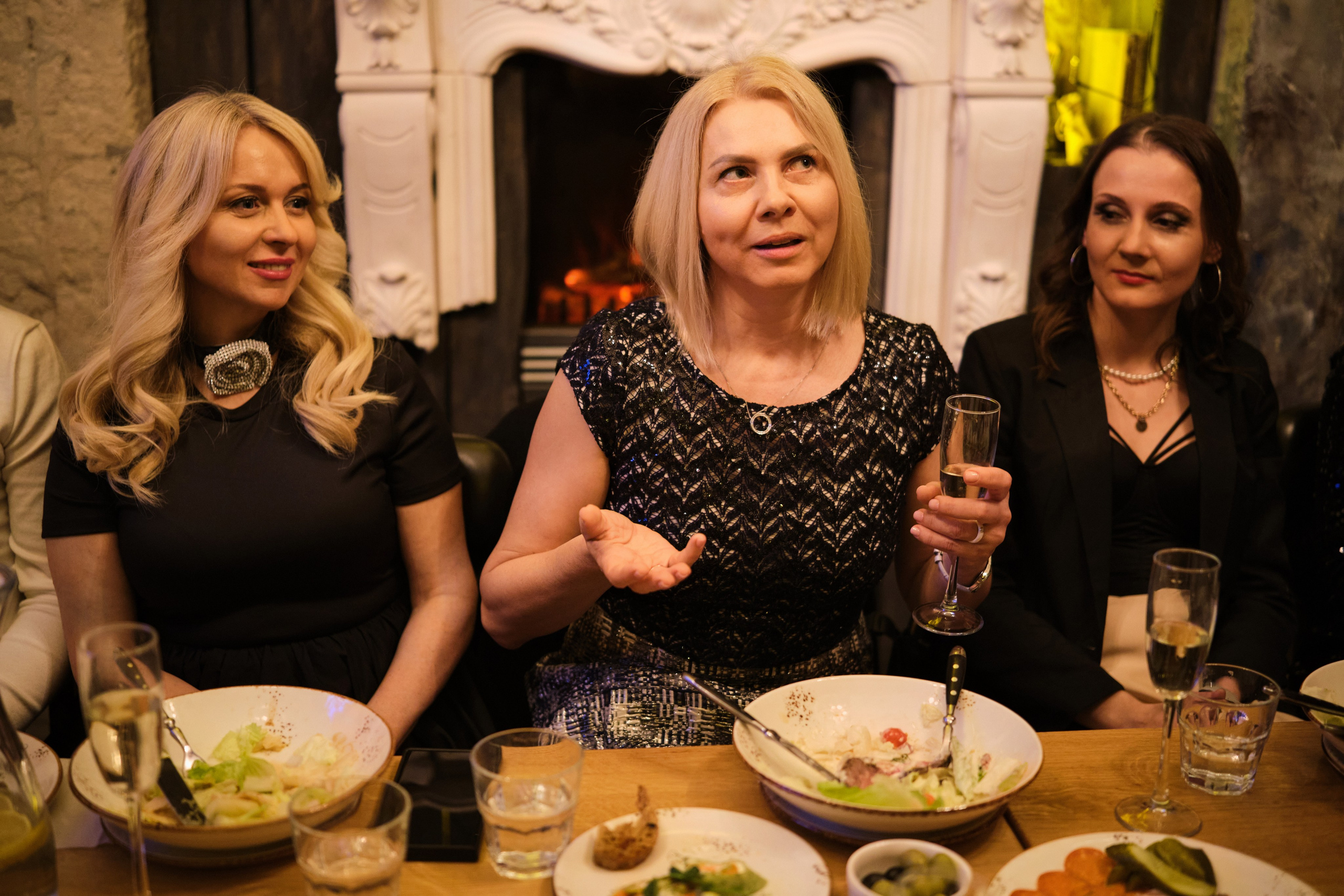 Фотосъёмка выпускного школы «Метатрикветра» в гастропабе «Особняк. Репортажный фотограф Дмитрий Литвинский. Минск, Беларусь, мир