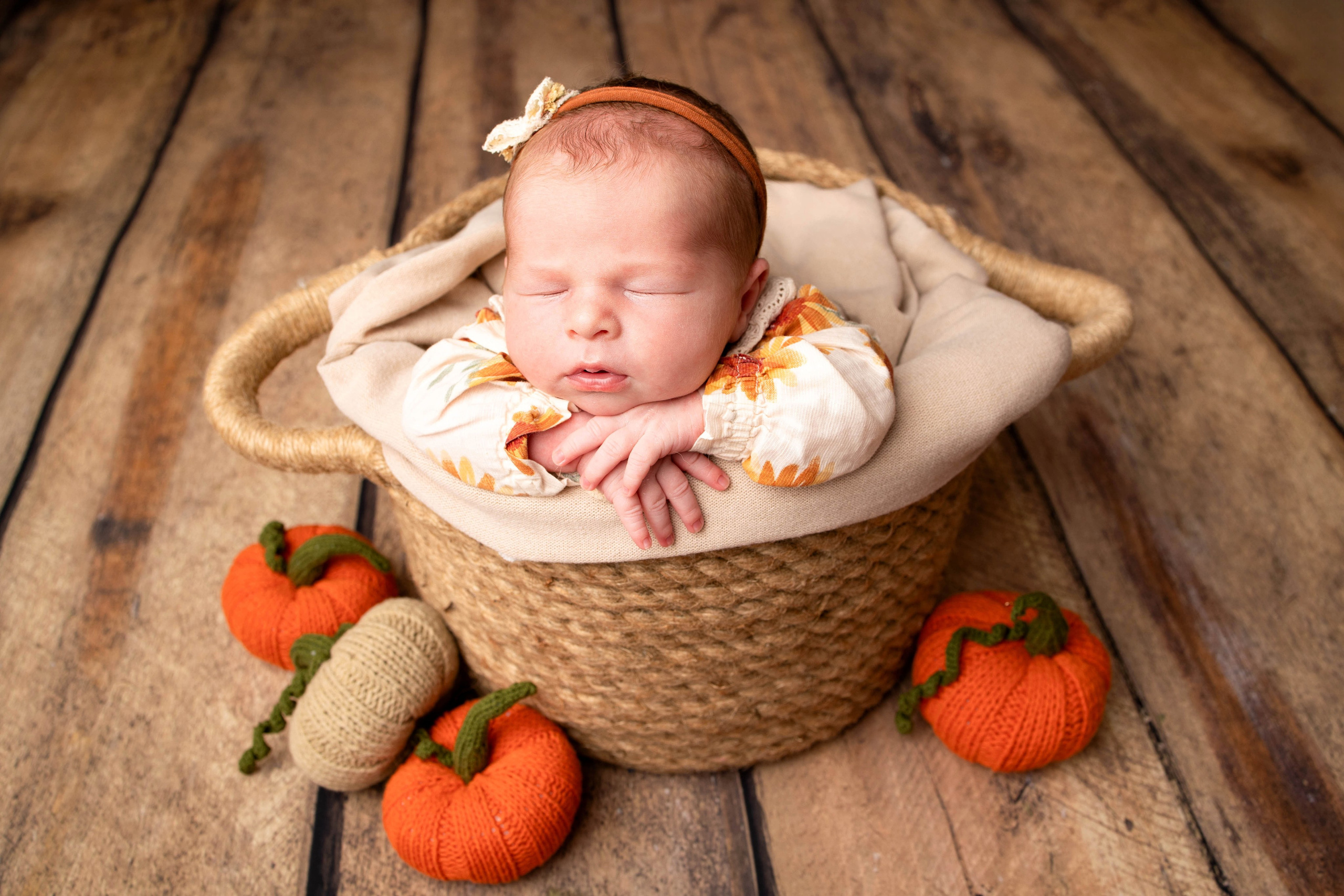 Нежная и милая фотосессия первых дней жизни Вашего ребенка в Минске. Фотограф новорождённых Минск — стоимость newborn фотосессии в Минске