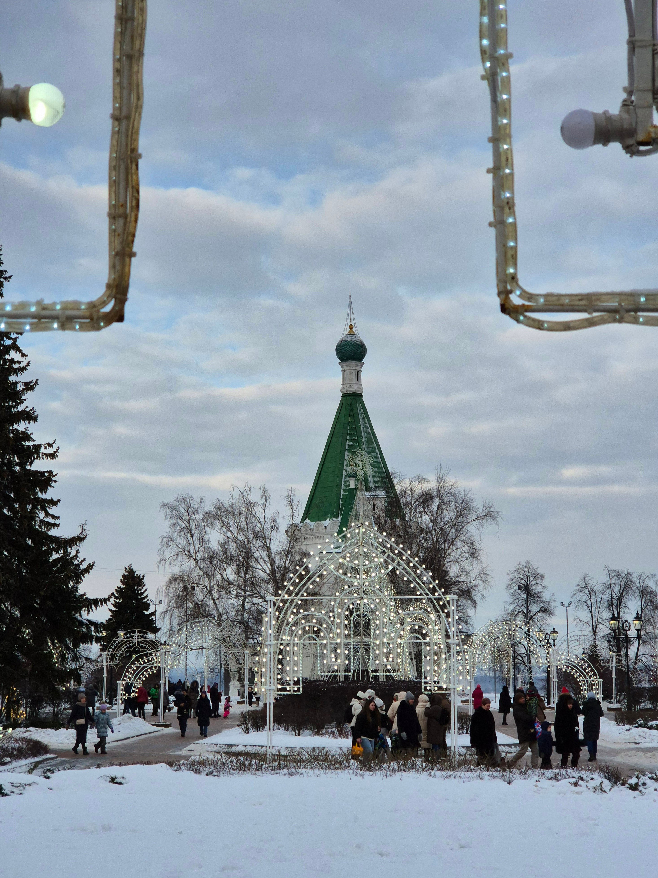 Погода в Нижнем менялась каждые два часа. От солнечного дня до снегопадов или дождя.