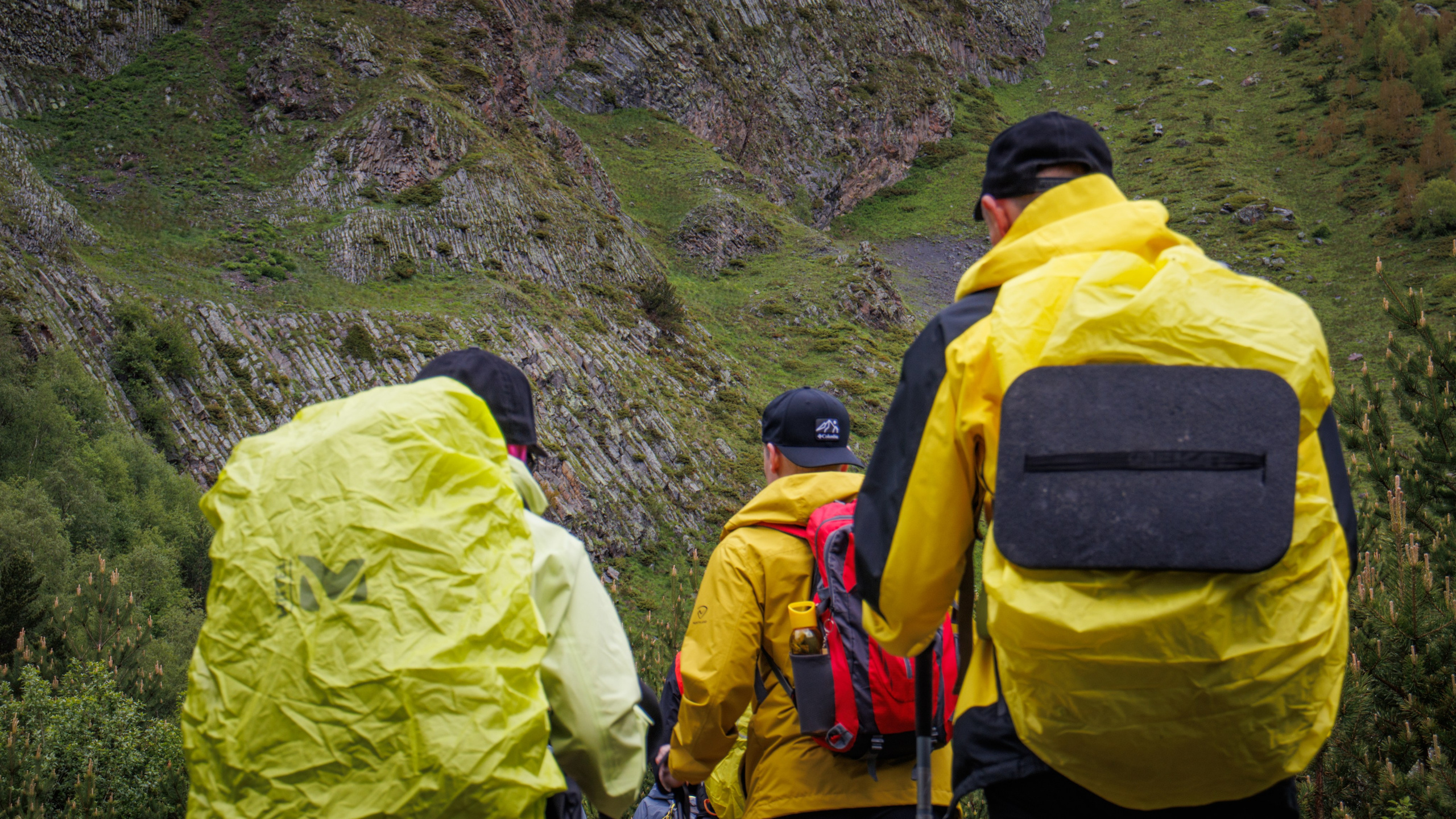 Трекинг / Терскольский водопад. Фотограф на трекинг и восхождение Эльбрус, Приэльбрусье. Елизавета Бобок