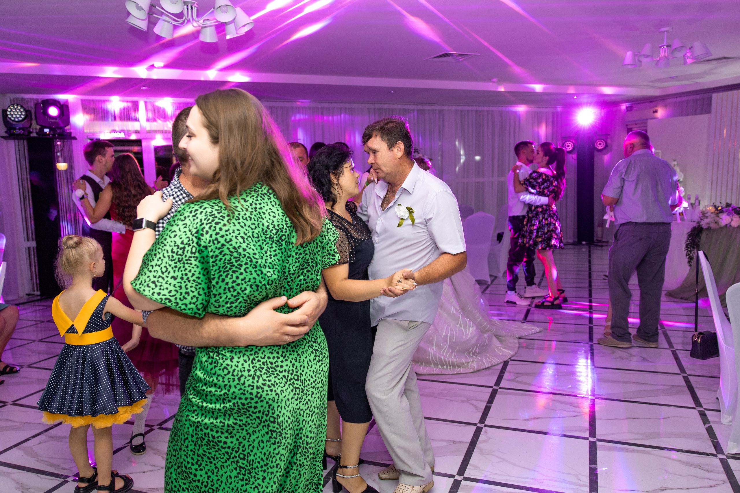 Виталий и Софья. Видеосьемка, фотосьемка свадеб, юбилеев, утренников в Краснодарском кр