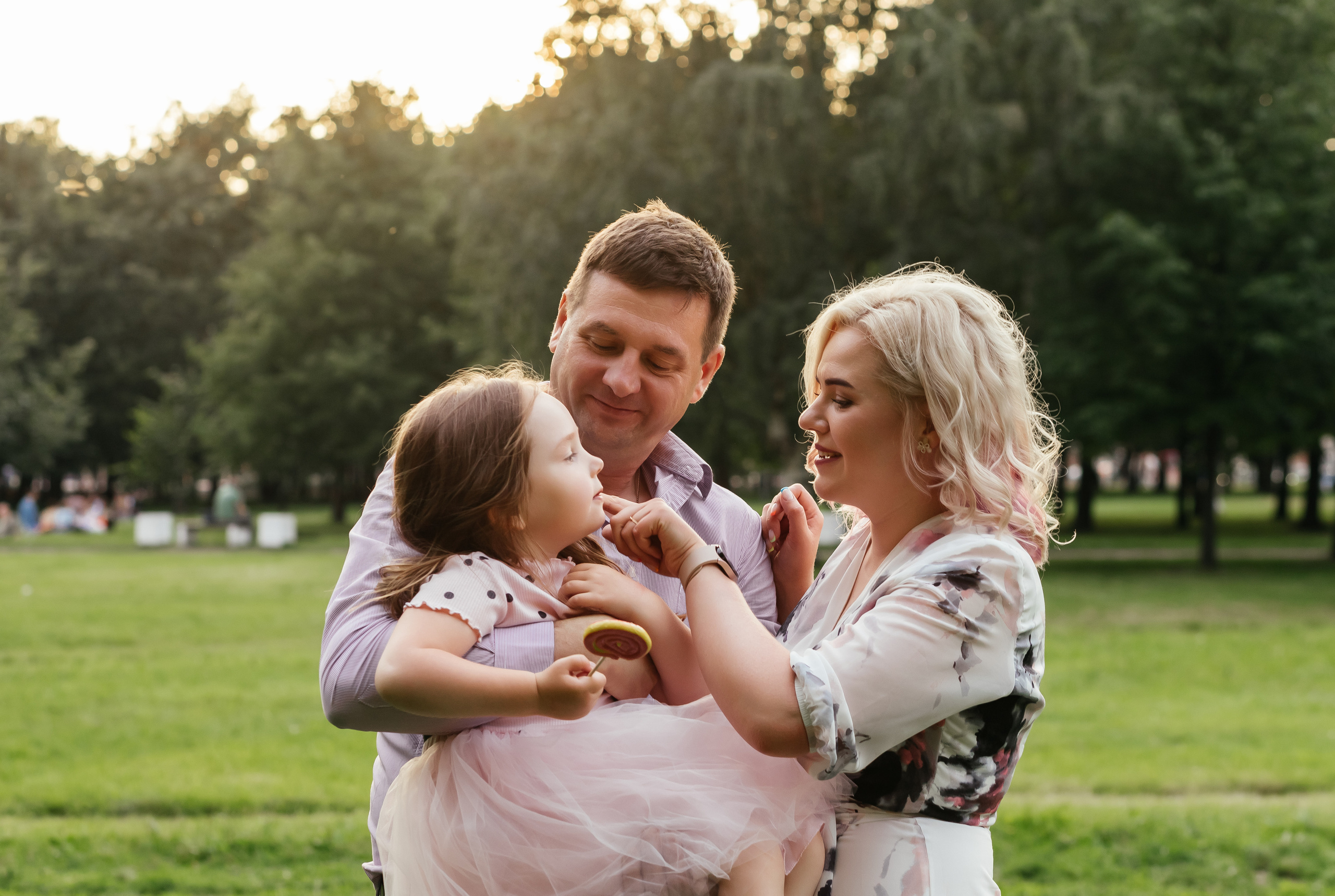 Летний вечер в парке 300-летия. Семейный и свадебный фотограф в Петербурге Евгения и Николай Шевчук