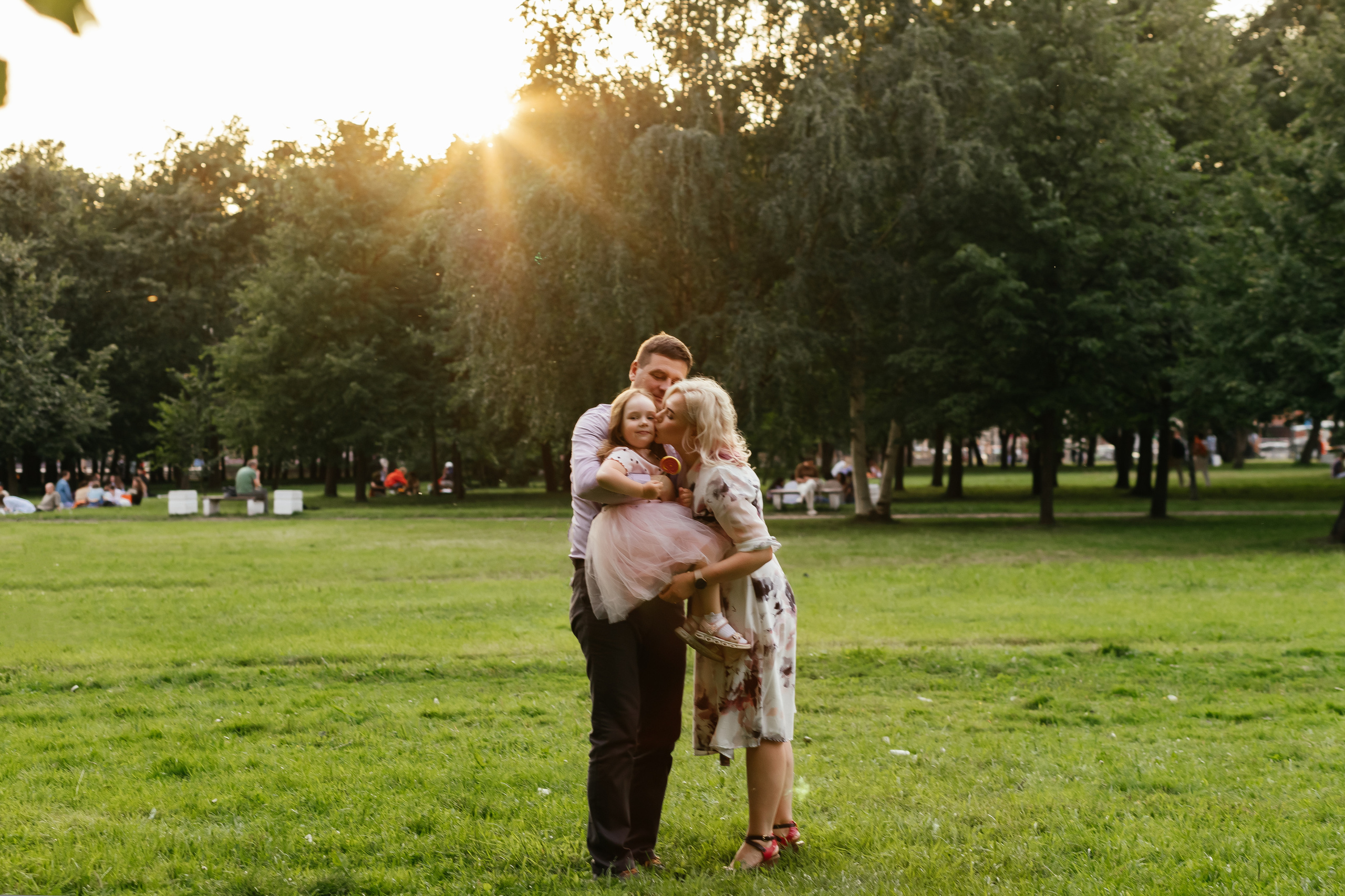 Летний вечер в парке 300-летия. Семейный и свадебный фотограф в Петербурге Евгения и Николай Шевчук
