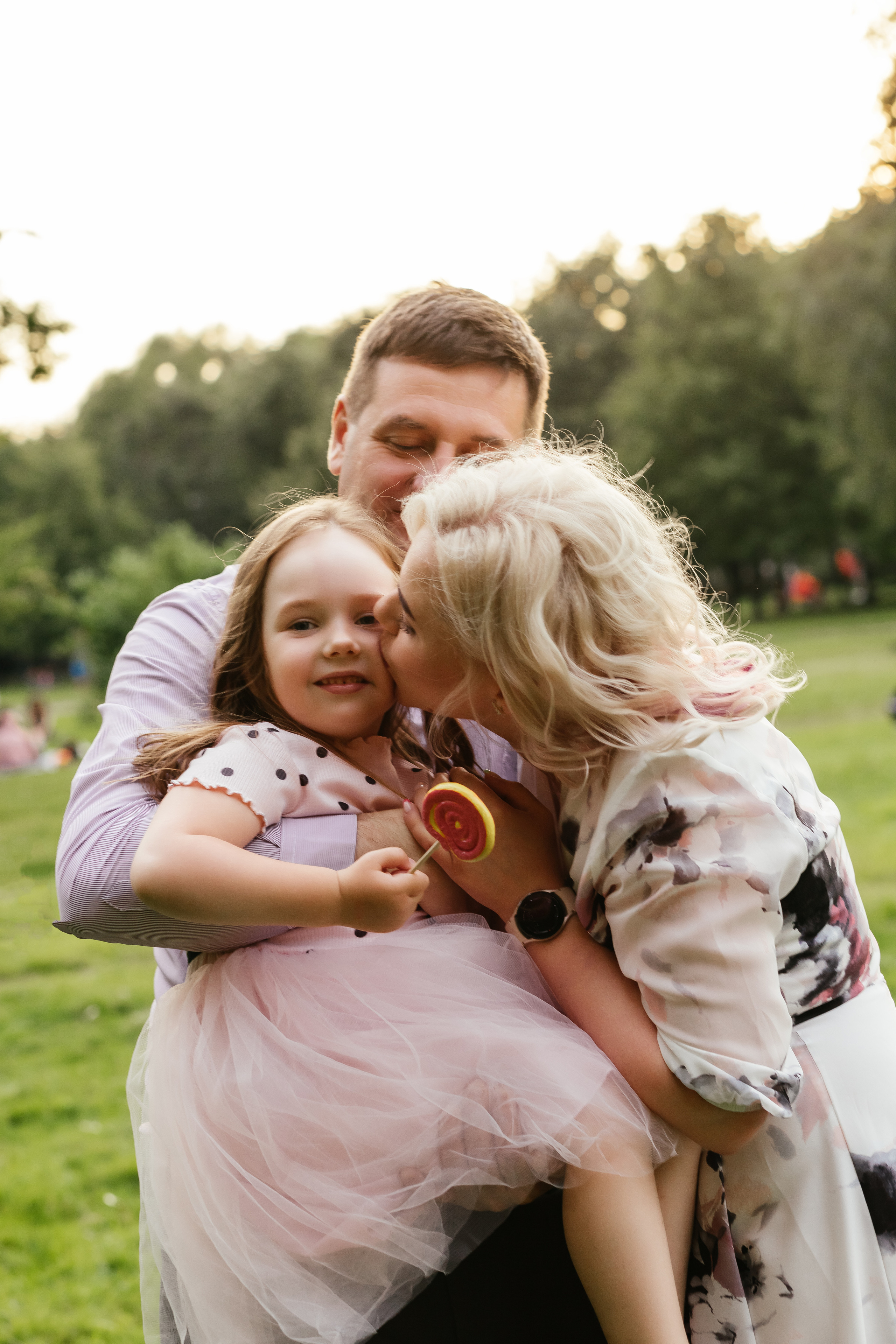 Летний вечер в парке 300-летия. Семейный и свадебный фотограф в Петербурге Евгения и Николай Шевчук