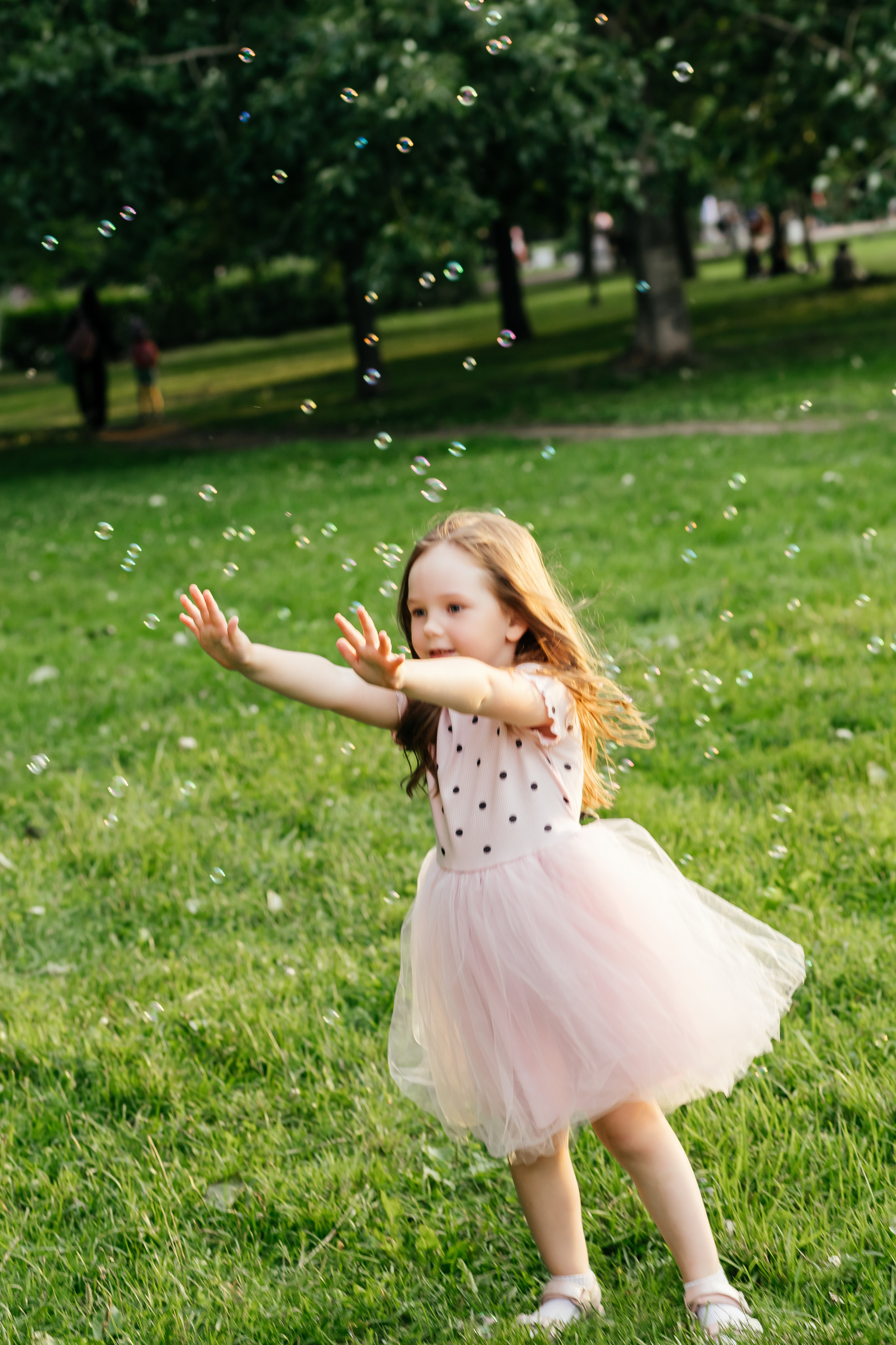 Летний вечер в парке 300-летия. Семейный и свадебный фотограф в Петербурге Евгения и Николай Шевчук