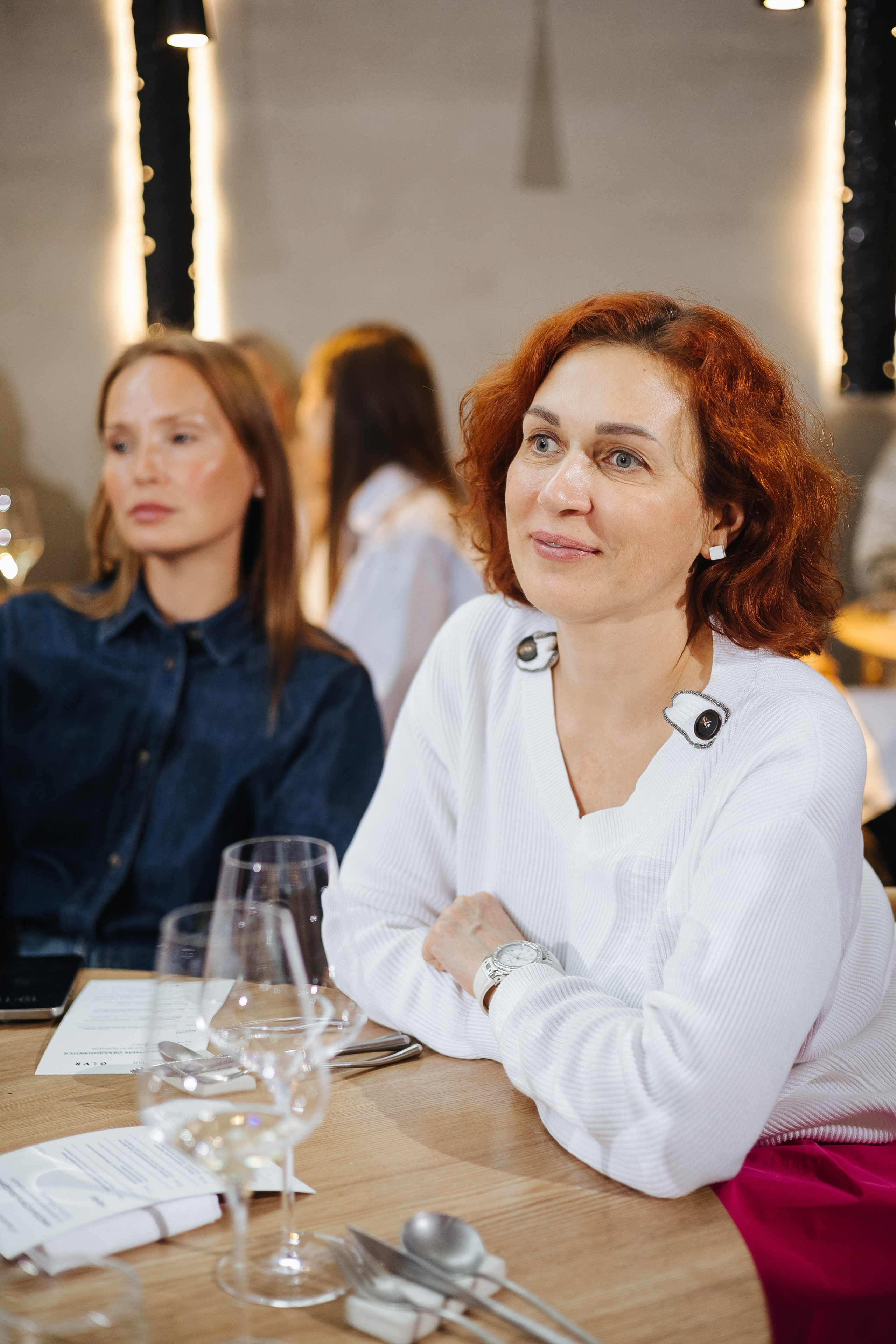 Презентация открытия магазина женской одежды GLVR в ресторане Fresco. Фотограф в Красноярске Надежда Воскресенская