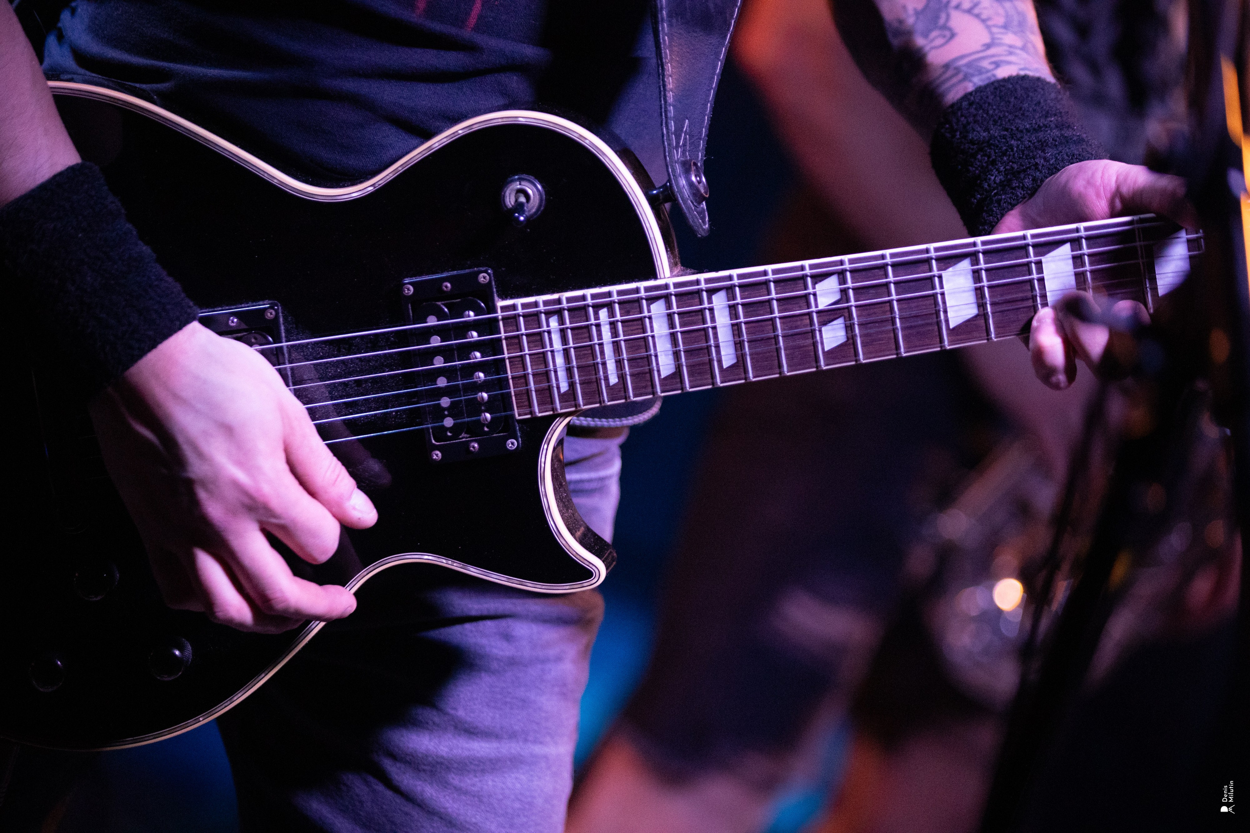 Рядом Ассенизаторы. Портретный фотограф Денис Милютин