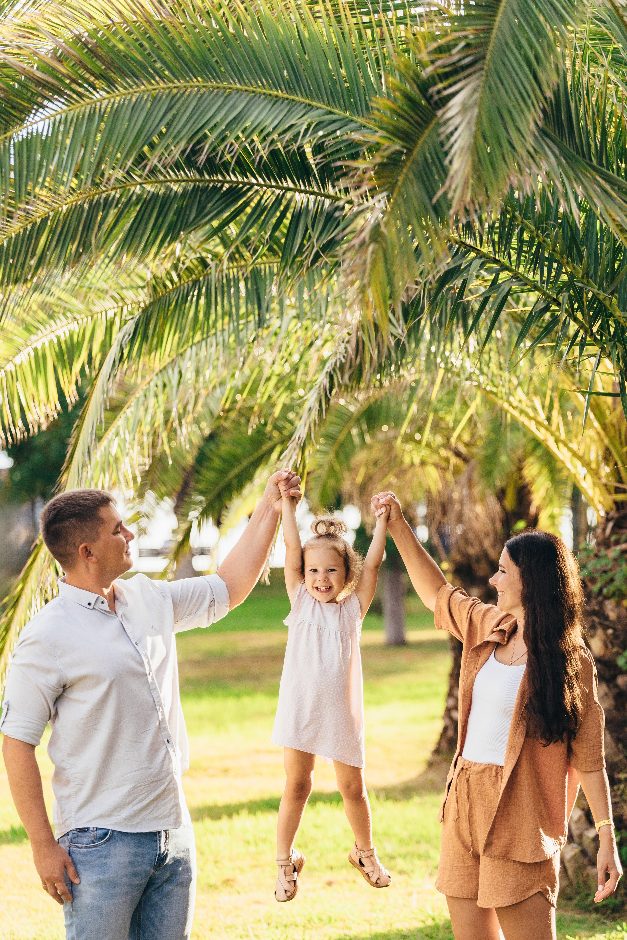 Фотограф в Пицунде — теплая фотосессия у моря, пальм. Свадебный фотограф в Абхазии, Сухум, Гагра, Сочи