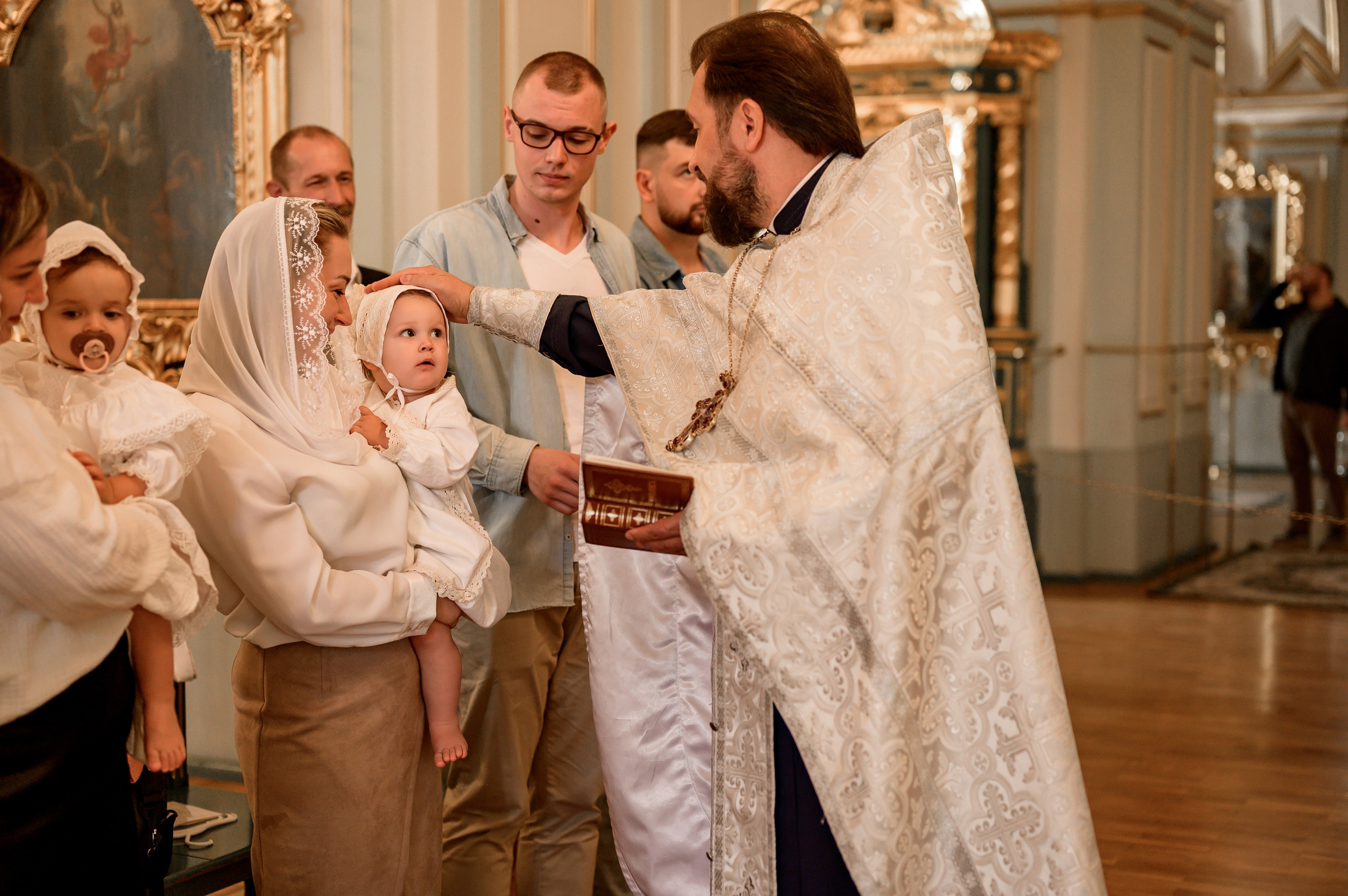 Юлия и Дарья — Николо-Богоявленский Морской собор. Дьяконова Валерия семейный и детский фотограф в Санкт-Петербурге