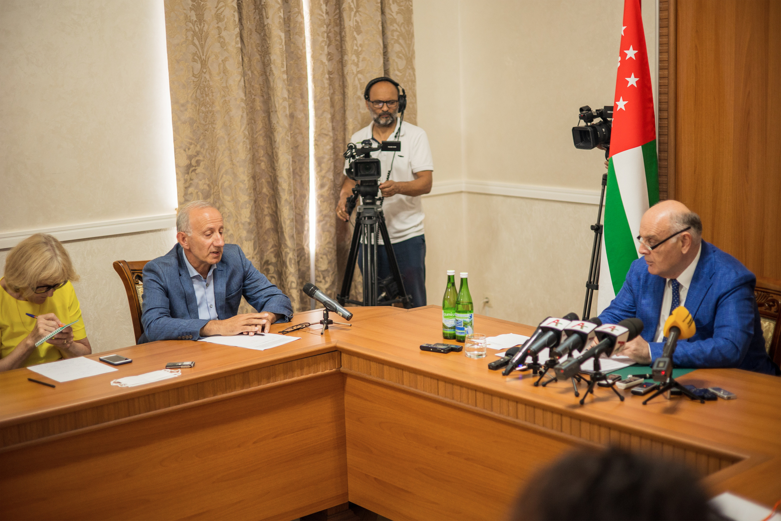 Пресс-конференция президента Абхазии. Свадебный и семейный фотограф в Абхазии Эля Цишба