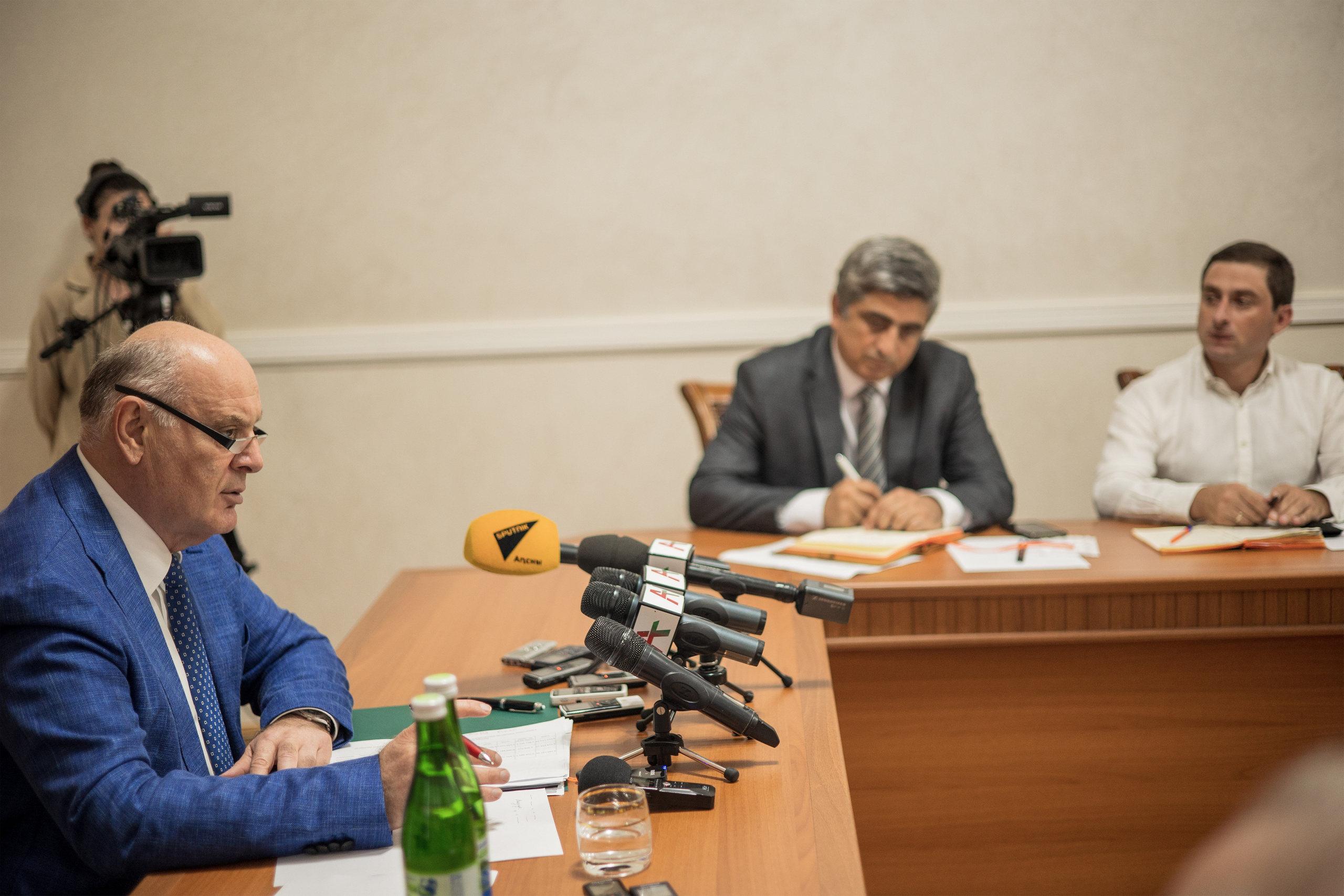 Пресс-конференция президента Абхазии. Свадебный и семейный фотограф в Абхазии Эля Цишба
