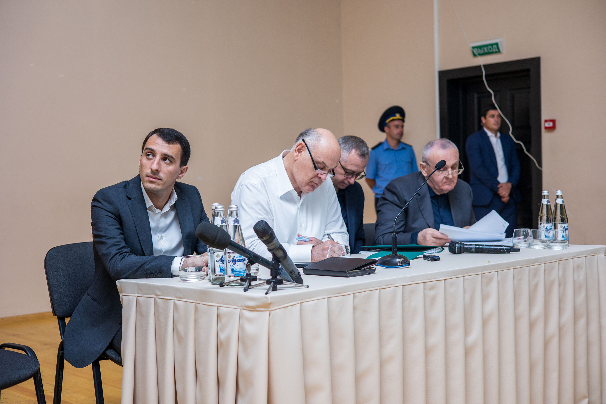 Мэр Сухума отчитался о положении дел…. Свадебный и семейный фотограф в Абхазии Эля Цишба