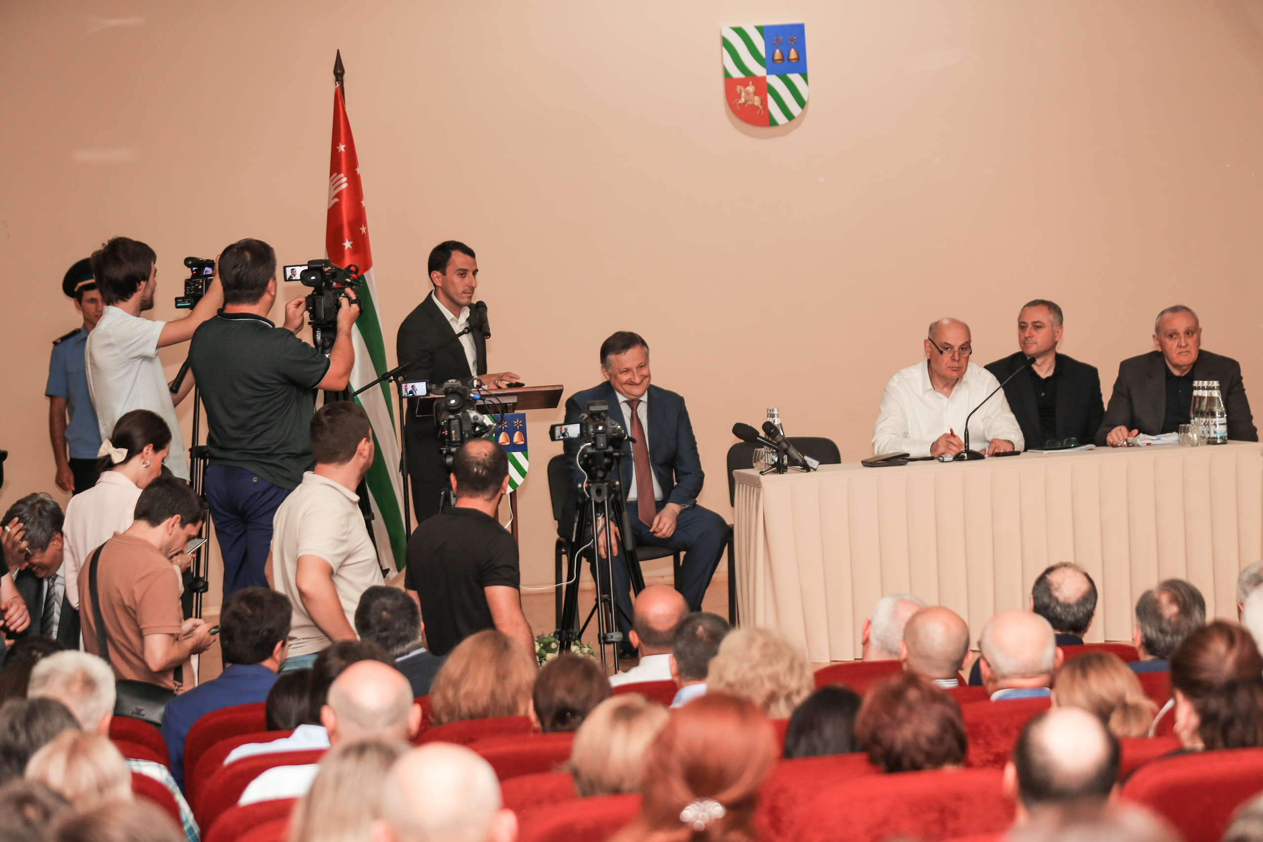 Мэр Сухума отчитался о положении дел…. Свадебный и семейный фотограф в Абхазии Эля Цишба