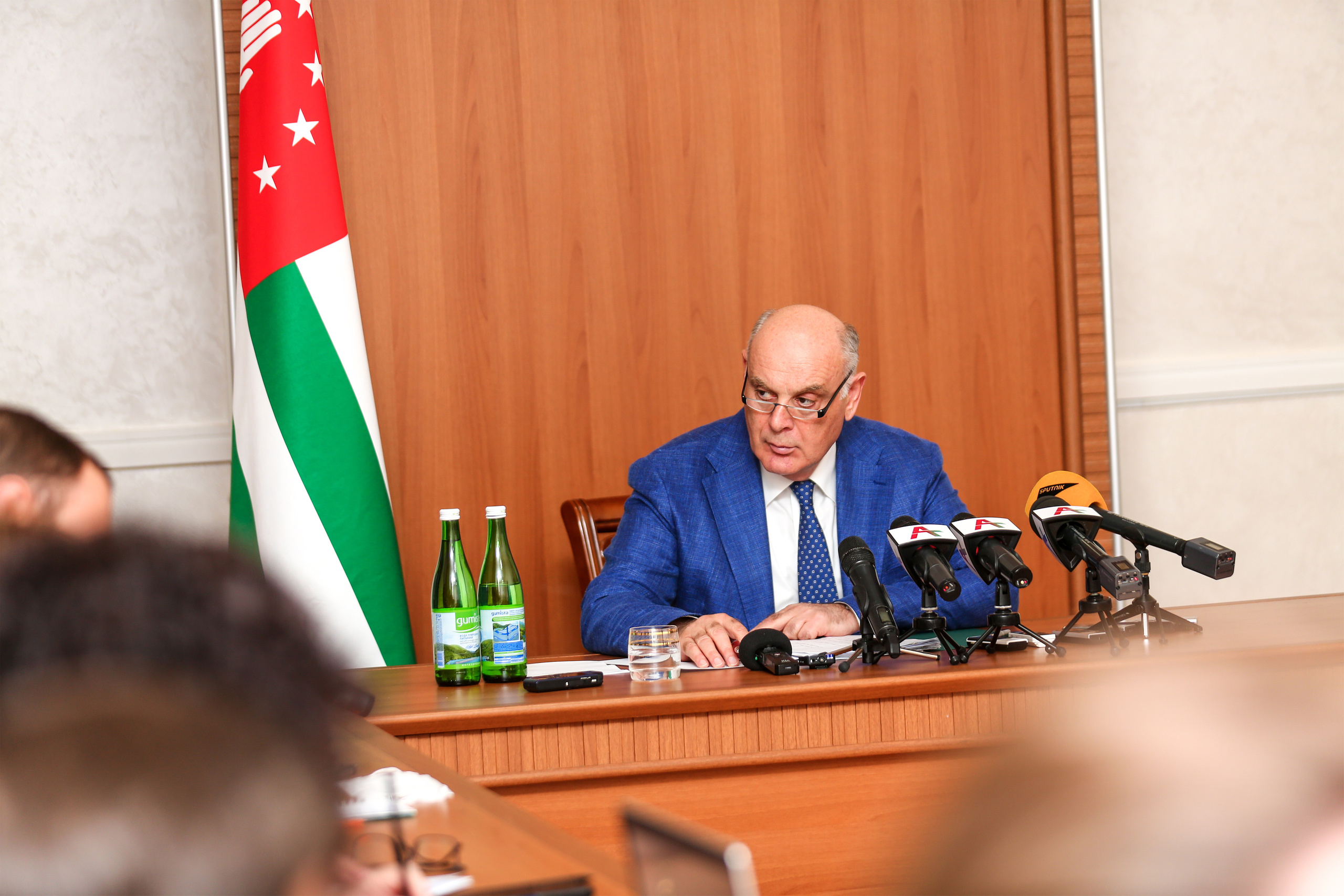 Пресс-конференция президента Абхазии. Свадебный и семейный фотограф в Абхазии Эля Цишба