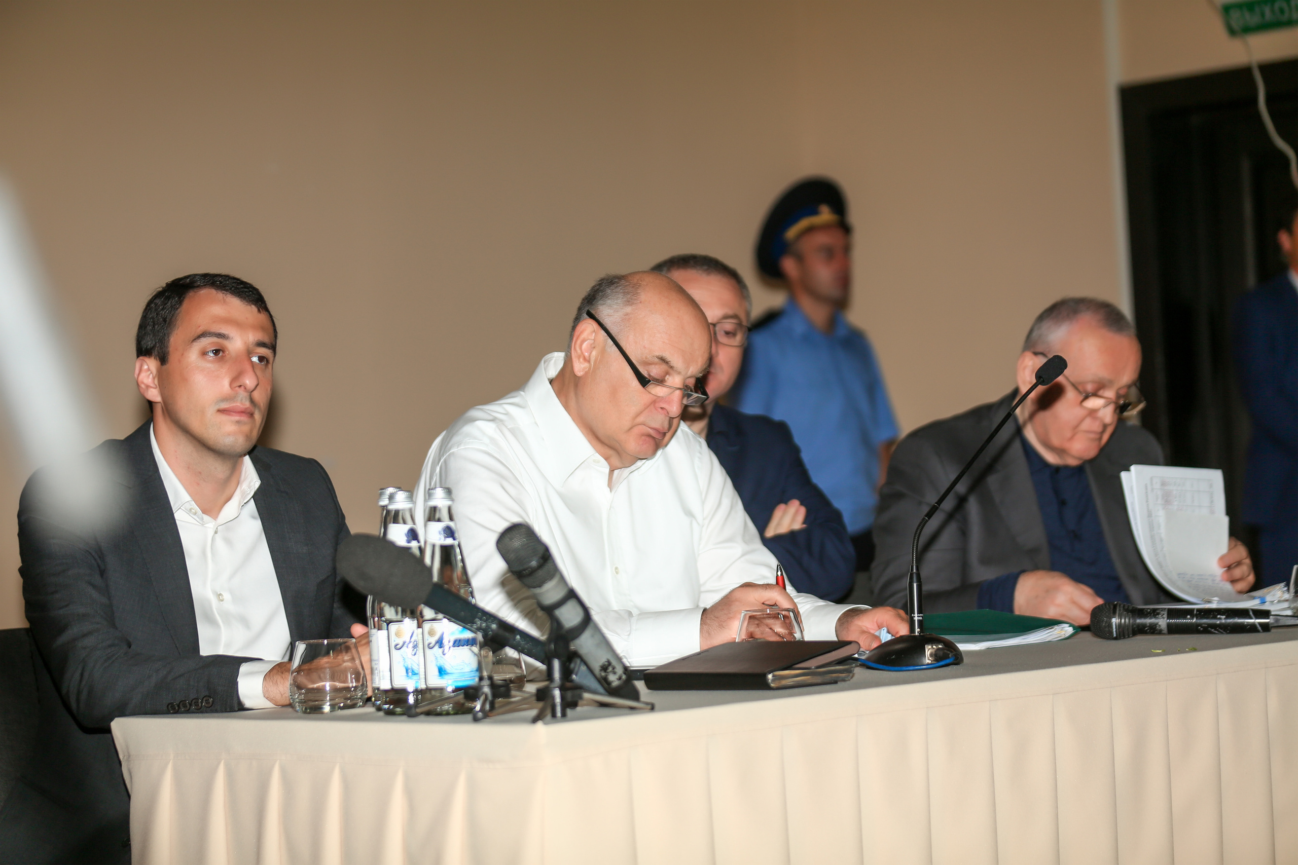 Мэр Сухума отчитался о положении дел…. Свадебный и семейный фотограф в Абхазии Эля Цишба