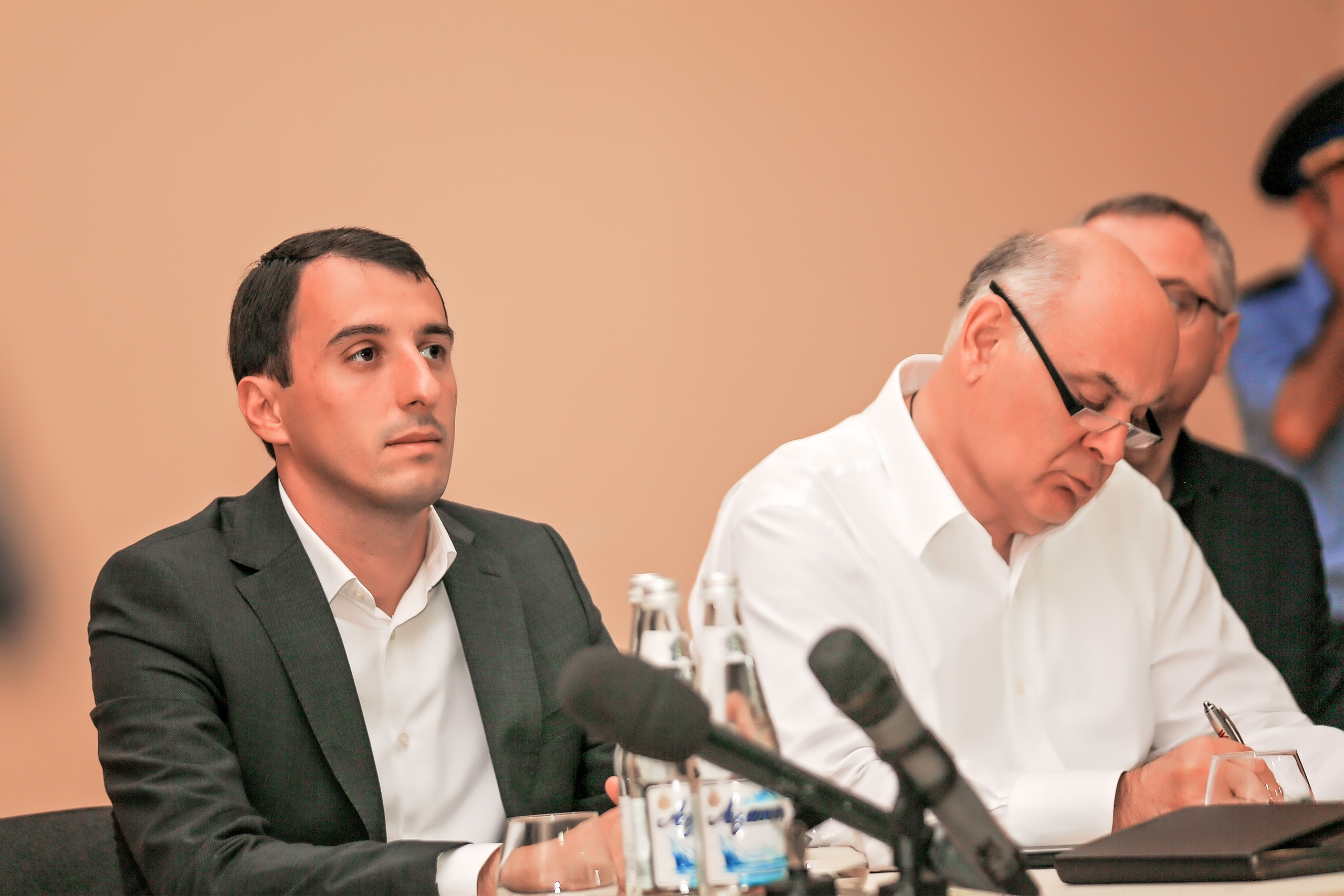 Мэр Сухума отчитался о положении дел…. Свадебный и семейный фотограф в Абхазии Эля Цишба