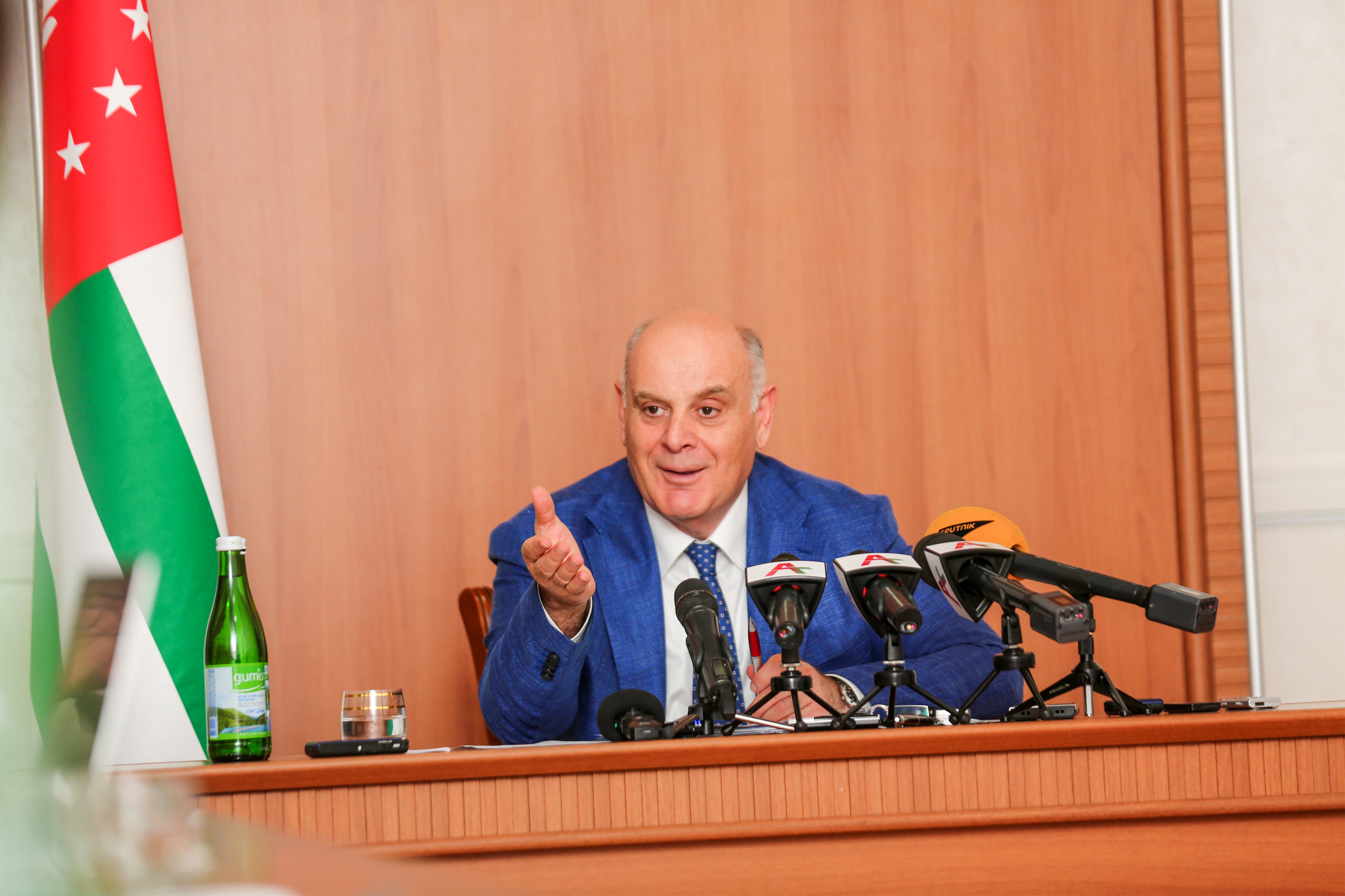 Пресс-конференция президента Абхазии. Свадебный и семейный фотограф в Абхазии Эля Цишба