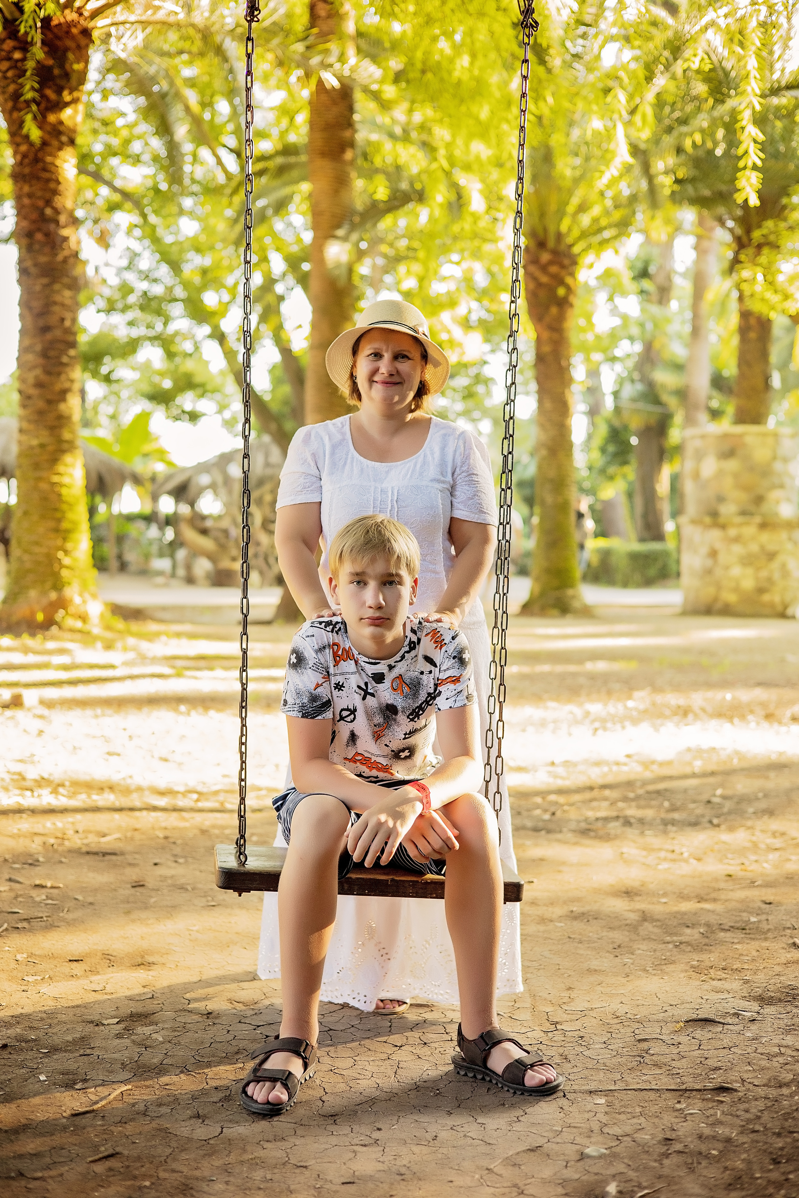 Фотопрогулка по старой Гагре. Свадебный и семейный фотограф в Абхазии Эля Цишба