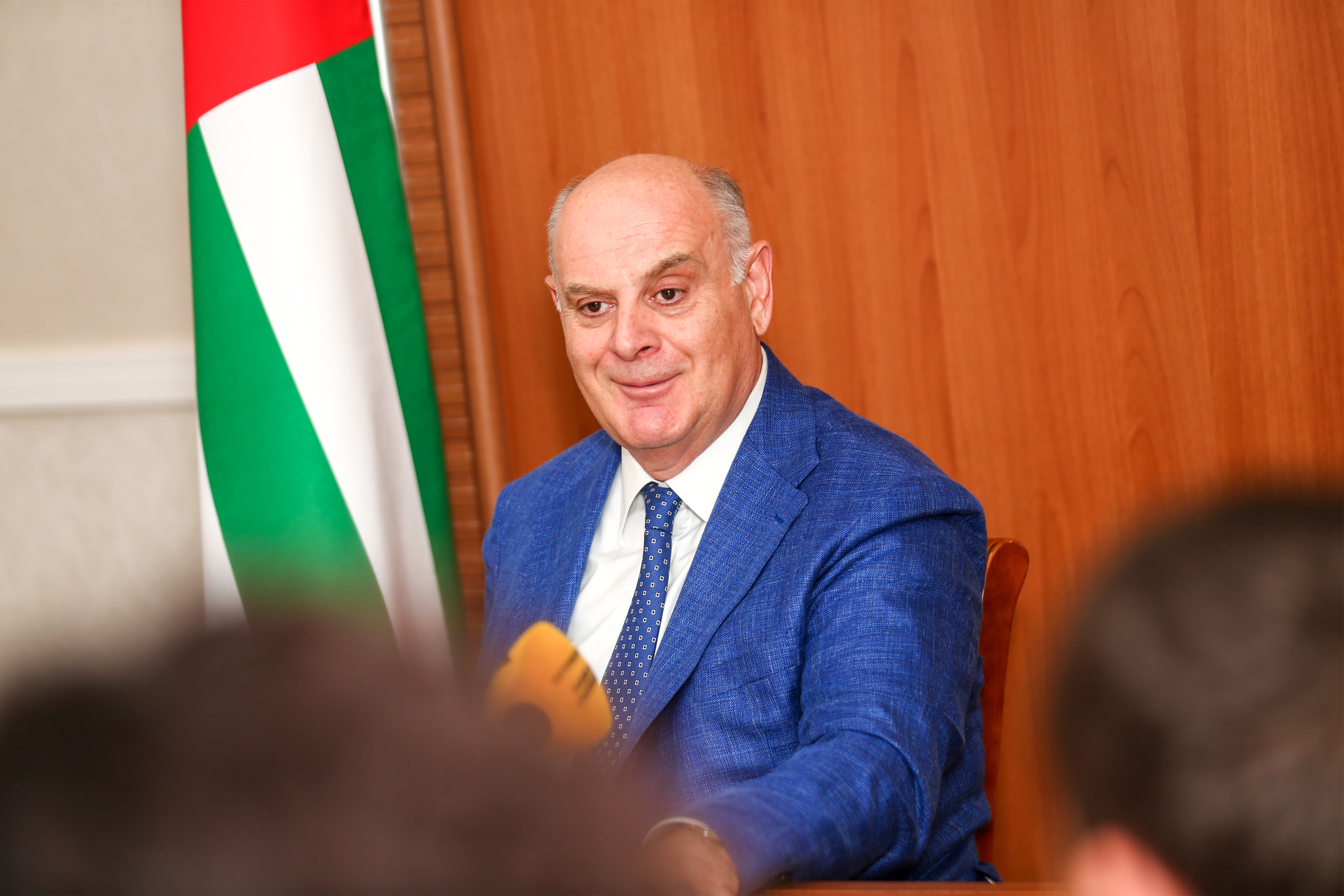 Пресс-конференция президента Абхазии. Свадебный и семейный фотограф в Абхазии Эля Цишба