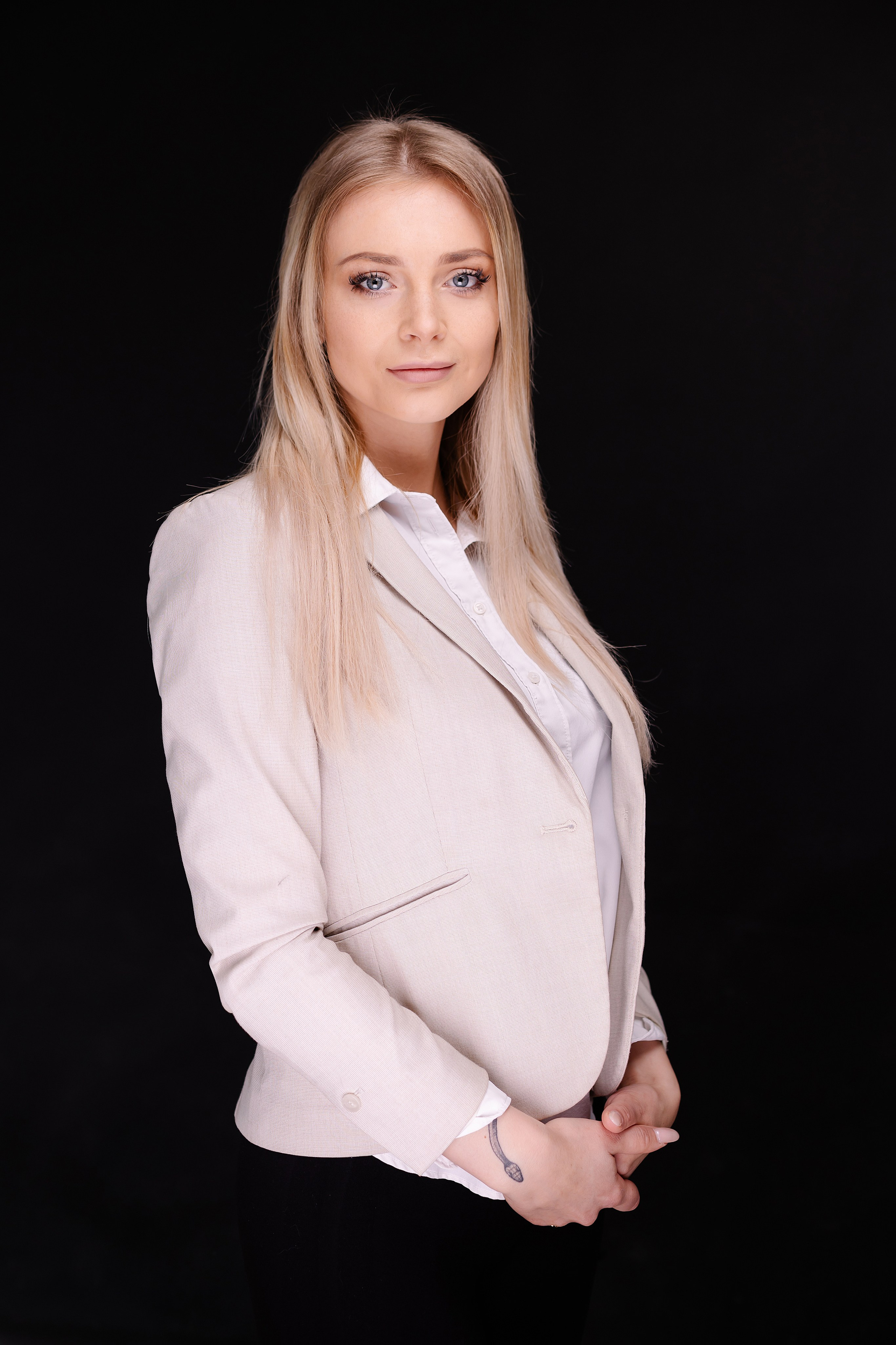 Professionelle Fotos für Bewerbung, LinkedIn und berufliche Profile. Fotografin in München Dasha Antipina