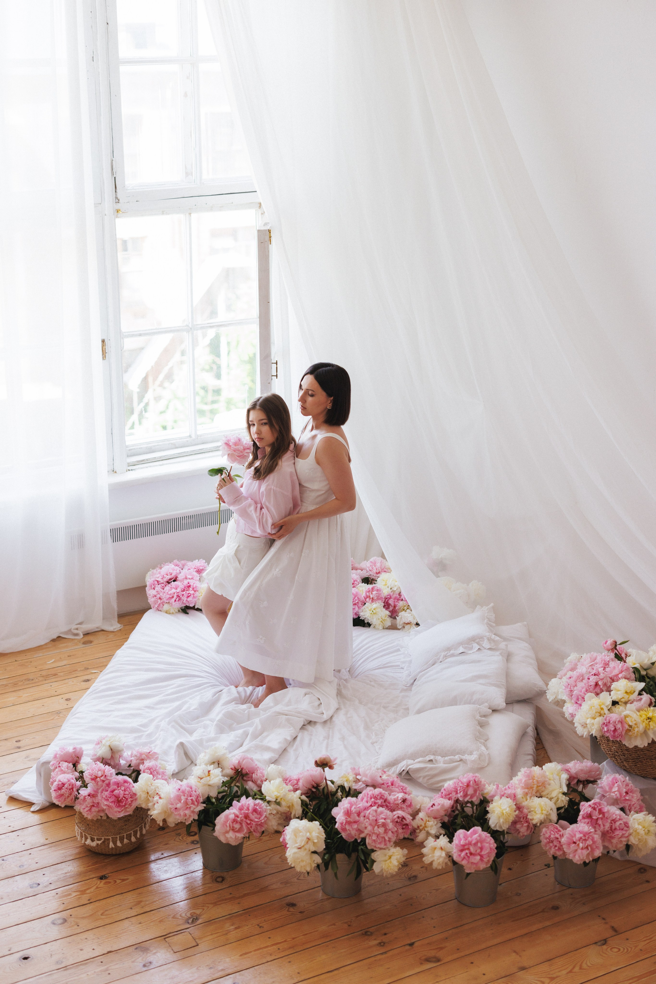 Фотосессия с живыми Пионами в фотостудии «Space JOBS». Семейный и детский фотограф в Краснодаре Анна Трашкова