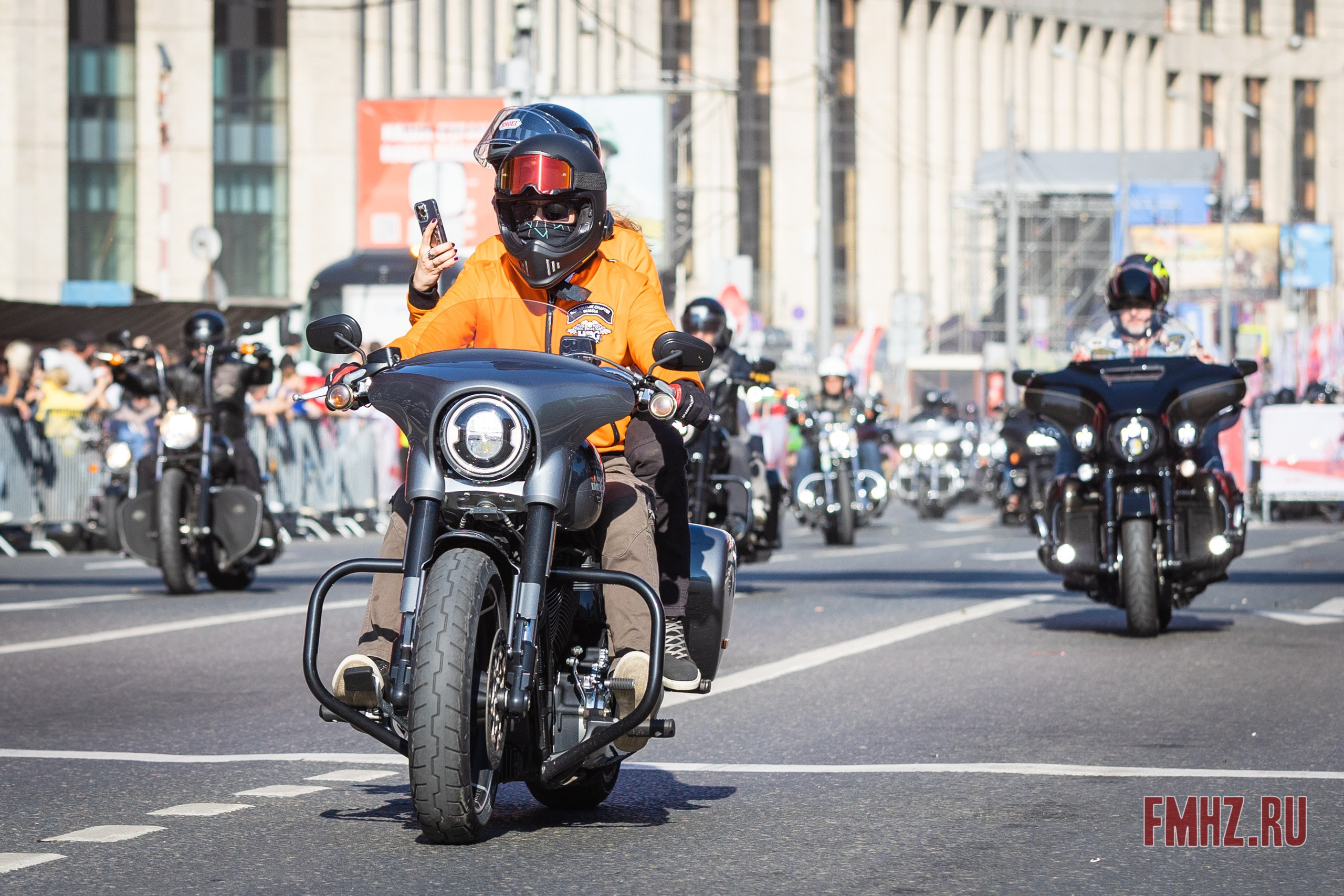 Закрытие Мотосезона 2023 на проспекте Академика Сахарова. Фотограф Владимир Охрименко