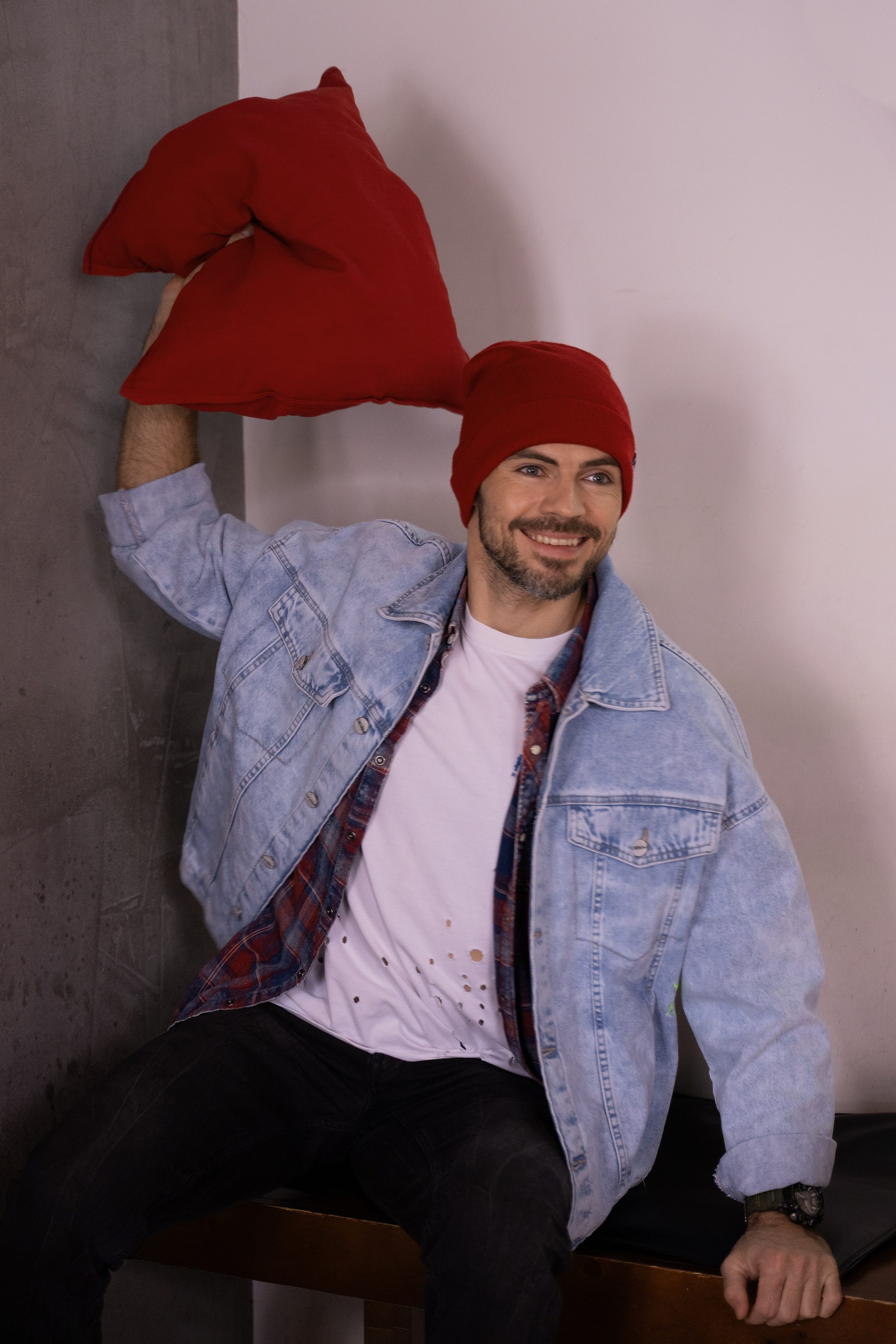 Красавчик в кафе. Главная