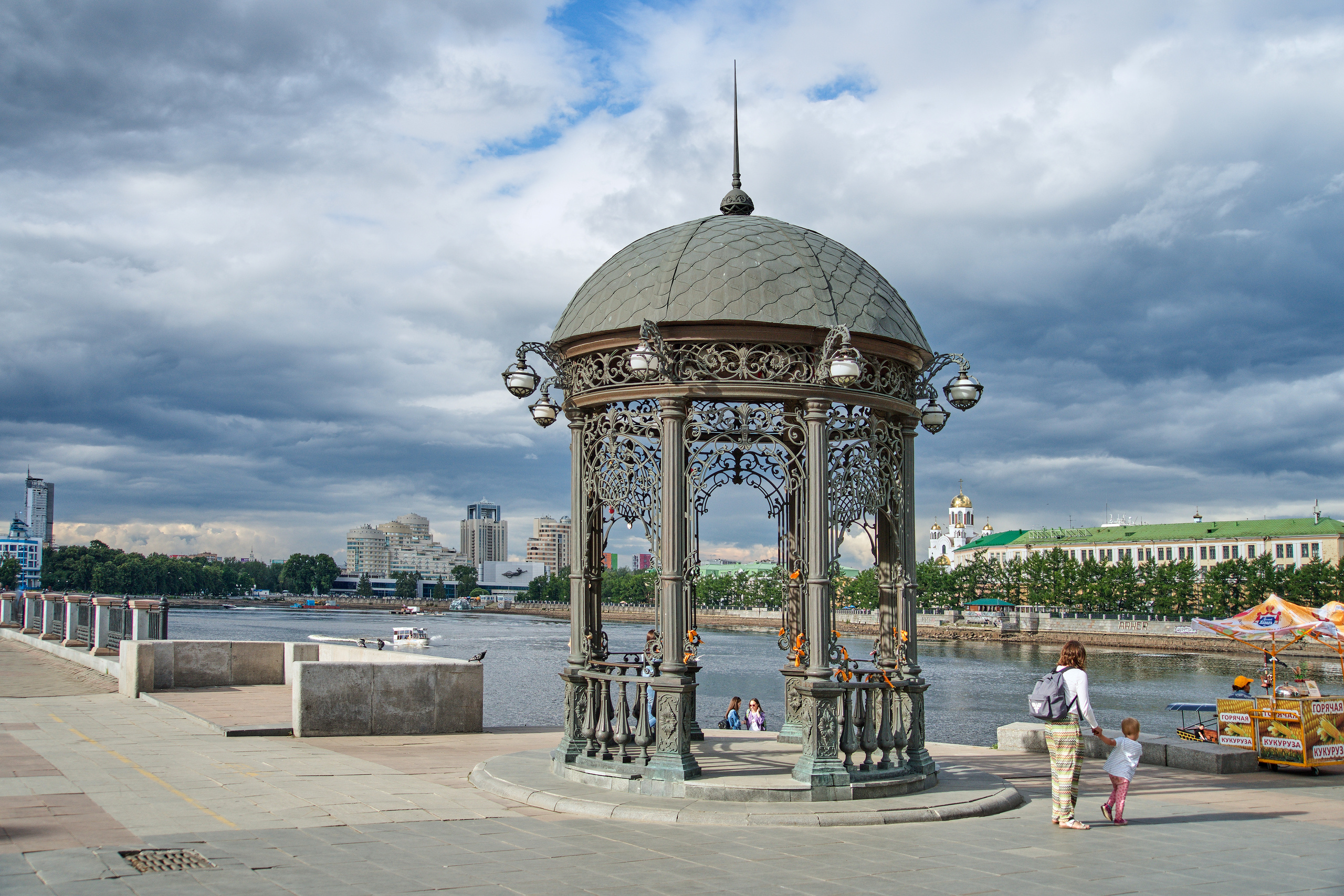 STREET PHOTO. Семейный фотограф. Путешествующий фотограф в Екатеринбурге Евгений Вор