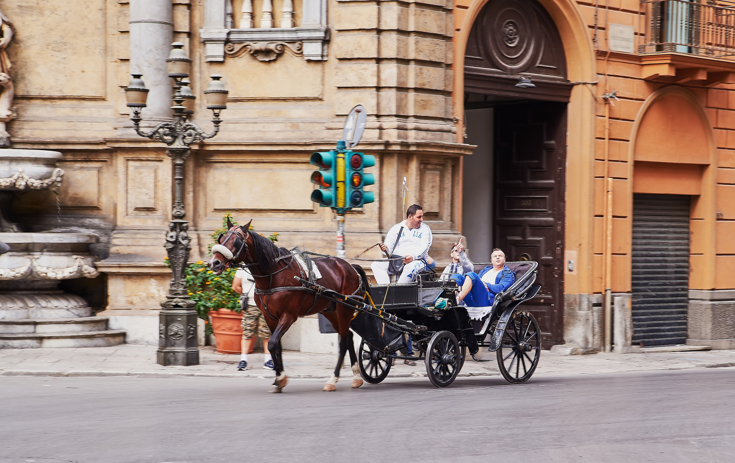 STREET PHOTO. Семейный фотограф. Путешествующий фотограф в Екатеринбурге Евгений Вор