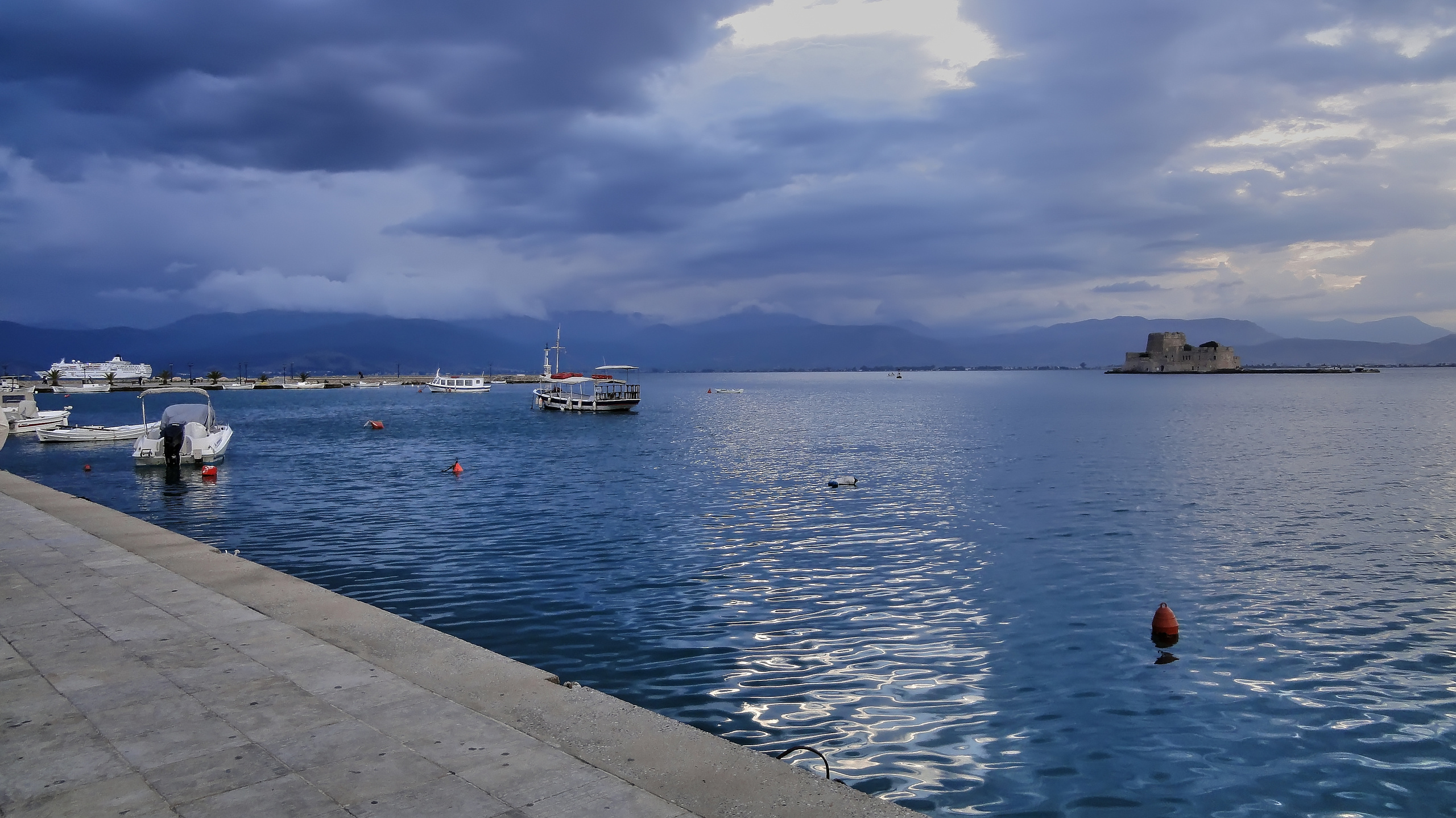 ДОСТОПРИМЕЧАТЕЛЬНОСТИ. ПУТЕШЕСТВИЯ. Семейный фотограф. Путешествующий фотограф в Екатеринбурге Евгений Вор