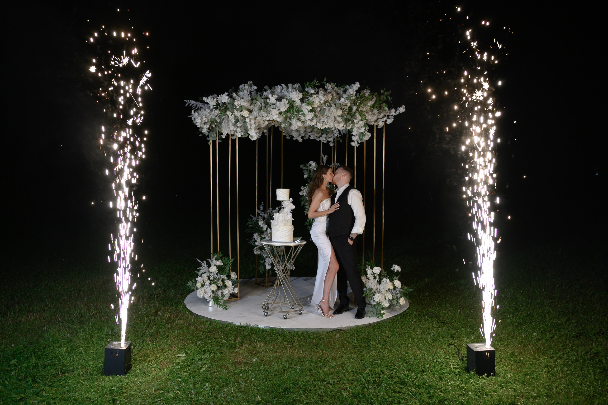 Женя & Марина, Загородная Свадьба на берегу озера. Свадебный фотограф Тюмень Анастасия Битная