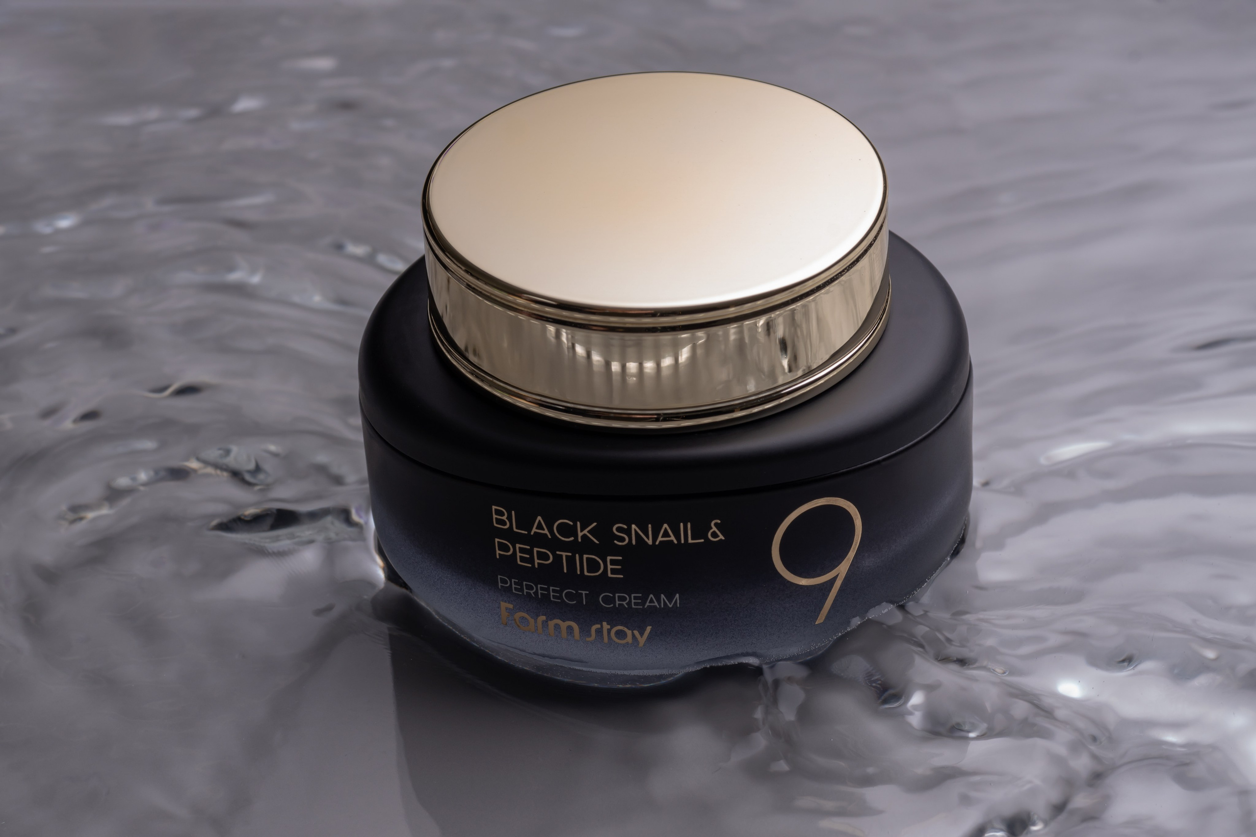 Крем для лица. Предметная фотосъемка в г. Москва PREDMETKASTUDIO