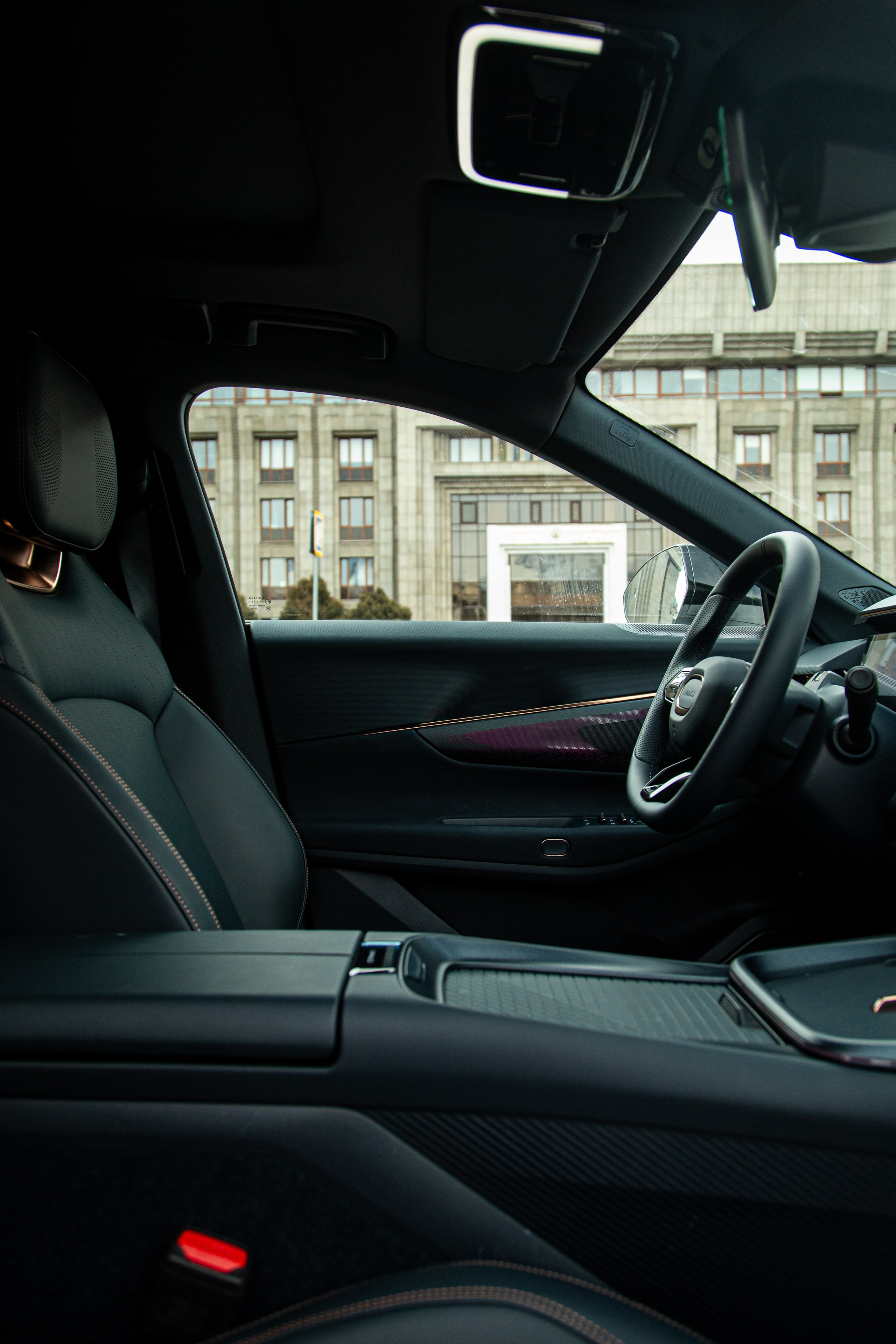 Lynk&Co 08 EM-P. Рекламный и портретный фотограф в Алматы — Серекпаев Танирхан