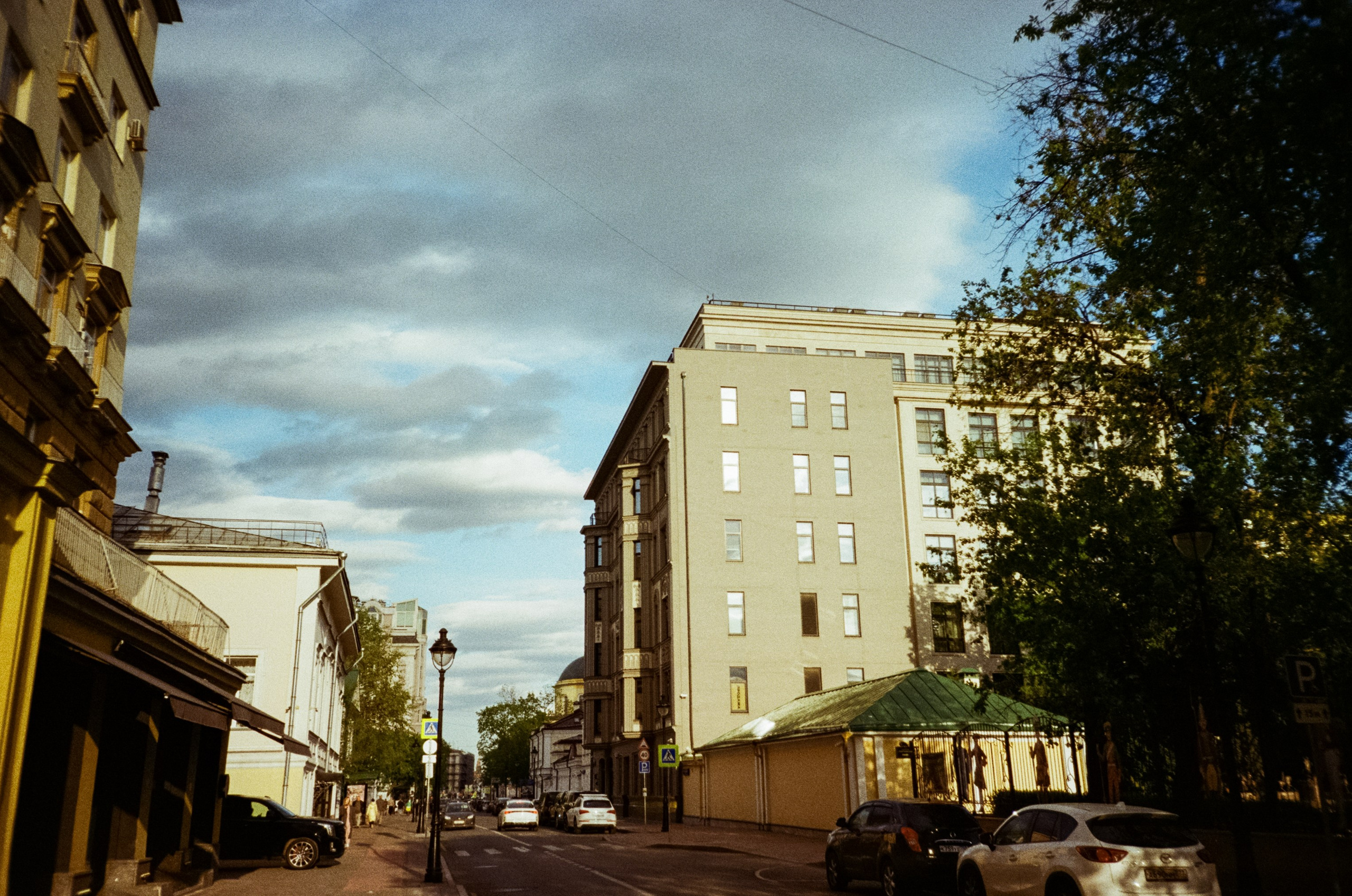 Ул. Малая и Большая Никитская | Ricoh R1 | Fujifilm Fujicolor C200