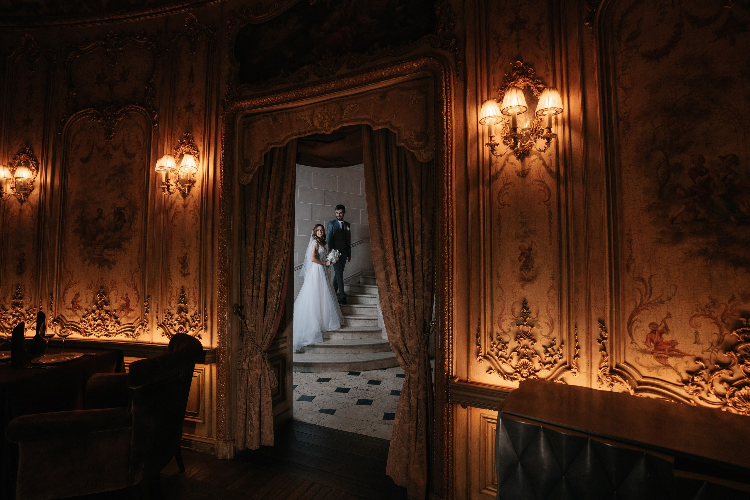 Свадебная фотосессия в отеле Золотое кольцо (Golden Ring Hotel) и ресторане Турандот