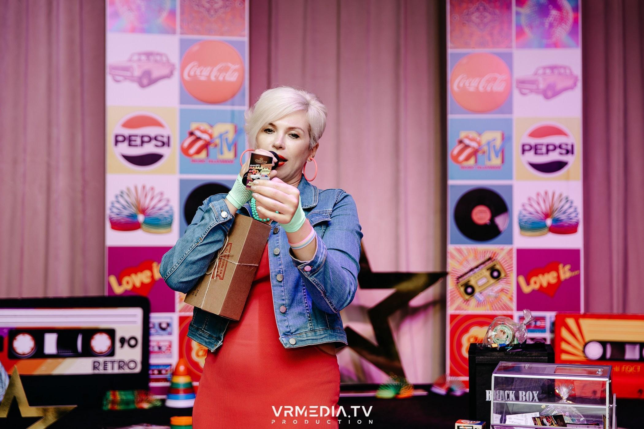 «Назад в 90-е!» в ресторане «Империя»