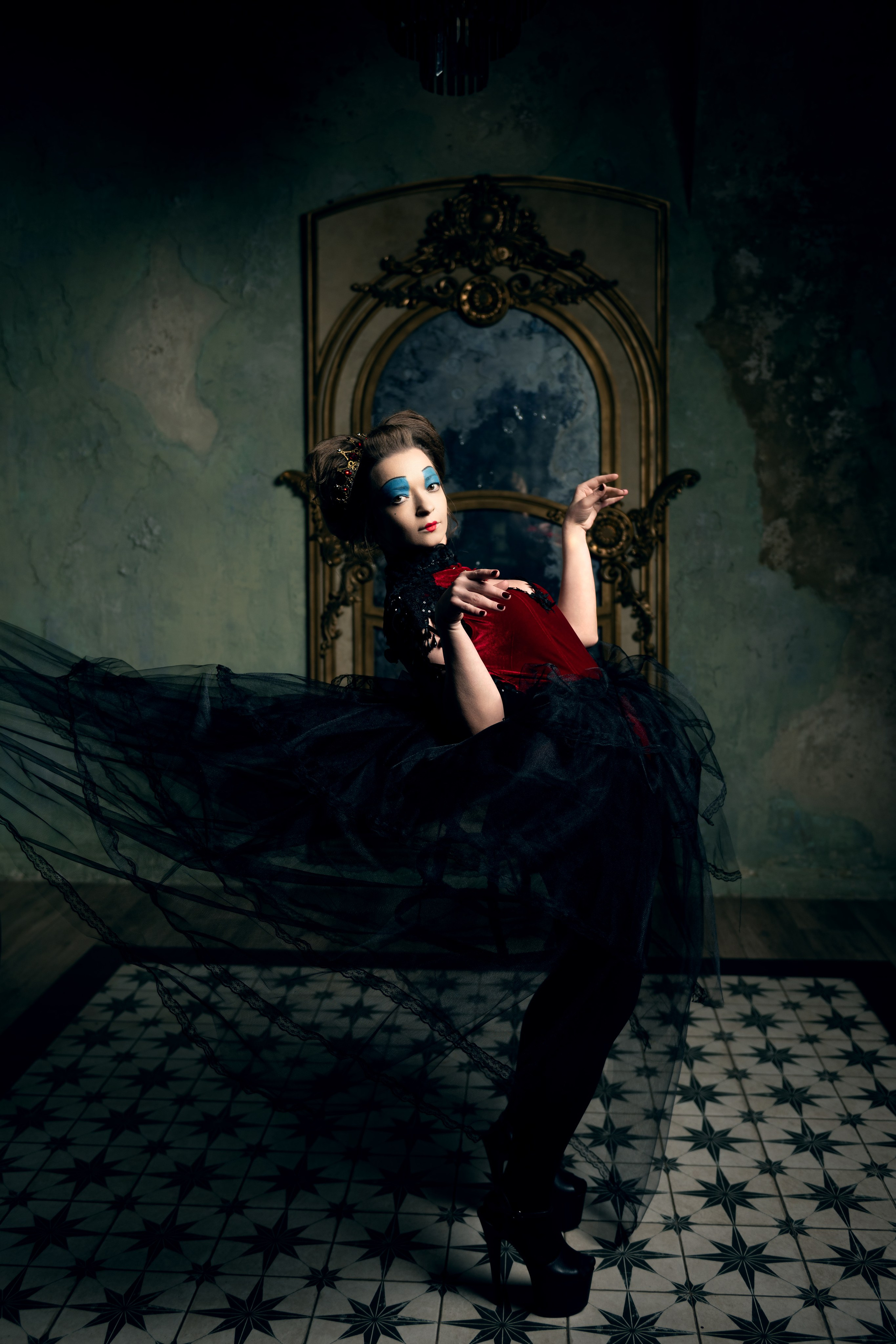 Красная королева (fine art & fashion). Портретный фотограф в Москве Артем Венглинский