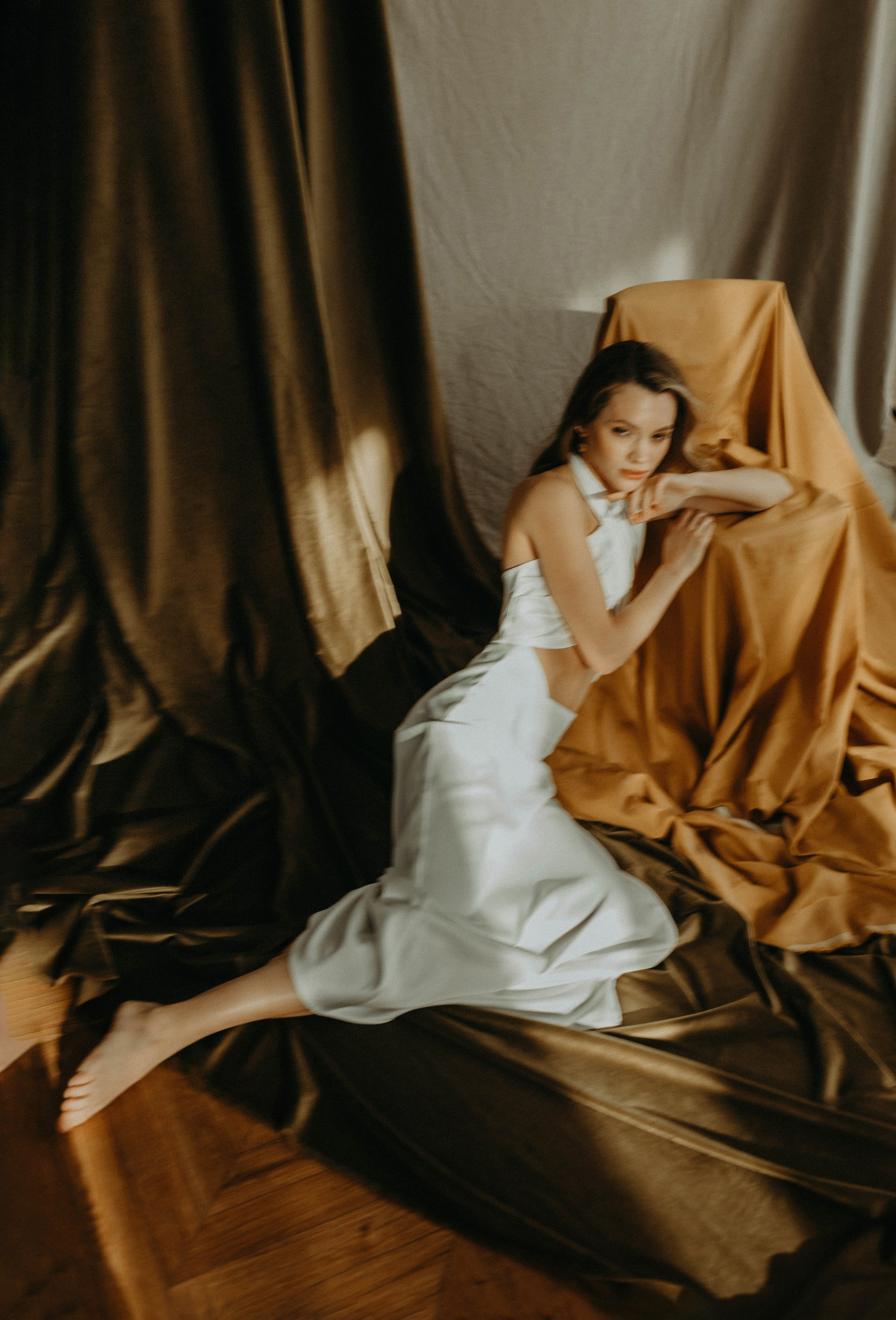 Фотосессия в обрамление тканями. Фотограф в Краснодаре Евгения Михаевич