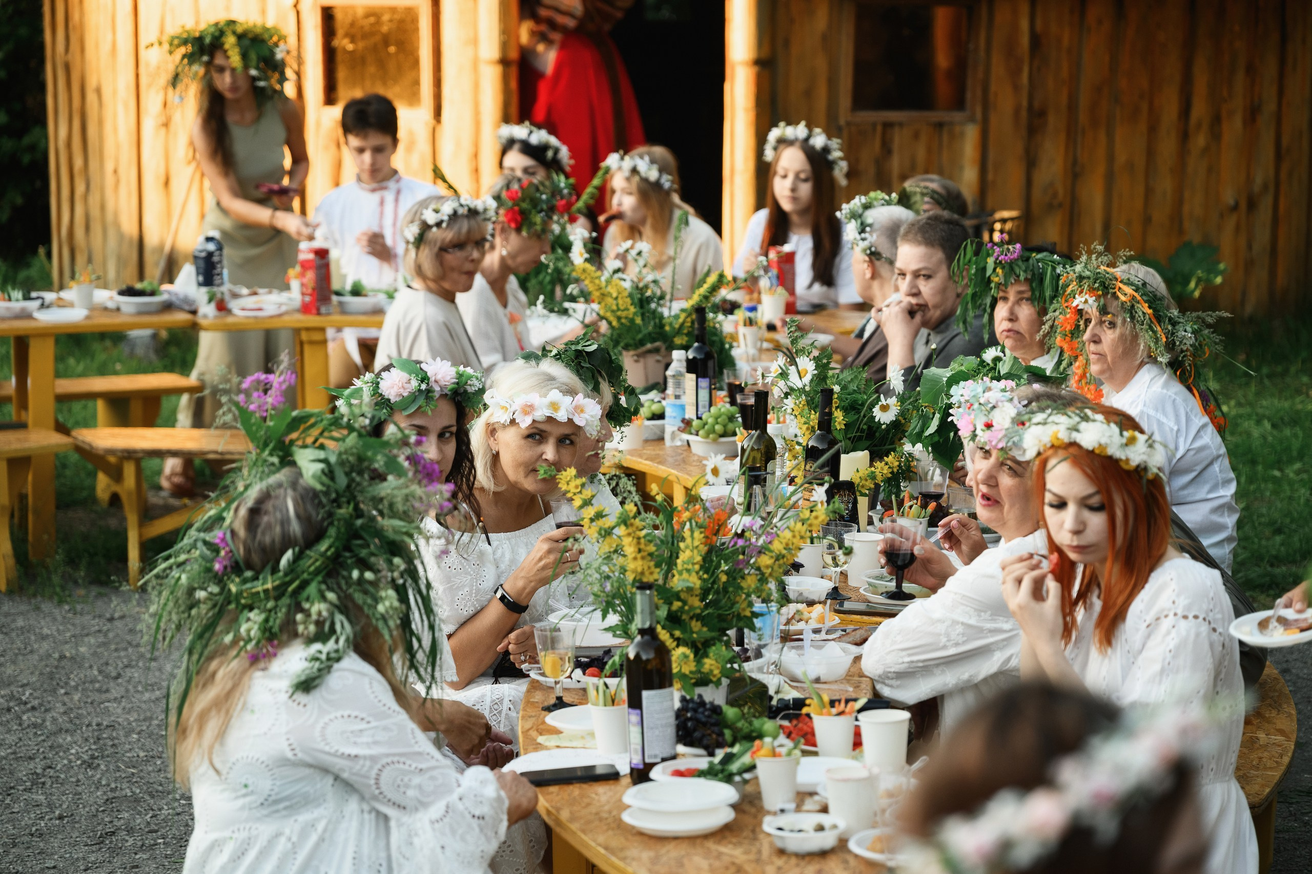 Фотосъемка праздника в этнической деревне в Петропавловске-Камчатском. Яркие народные гуляния и традиционные обряды в этническом стиле. Профессиональная съемка фольклорного фестиваля в Петропавловске-Камчатском. Колоритные кадры с участием местных жителей в национальных костюмах. Запечатленные эмоции и атмосфера этнического праздника на Камчатке.