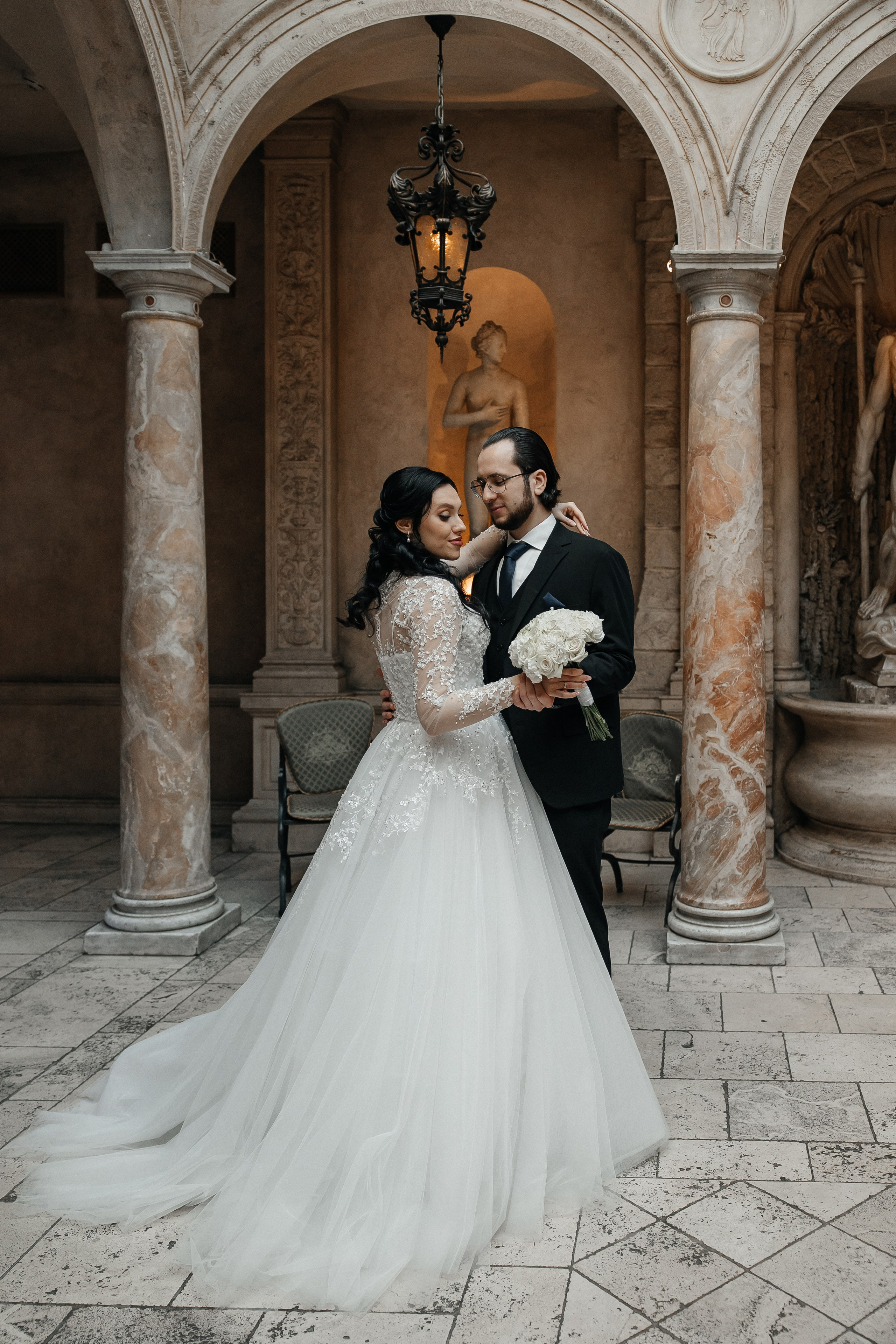 Свадебная фотосессия в ресторане Турандот. Свадебный фотограф в Москве Дарья Олендарёва