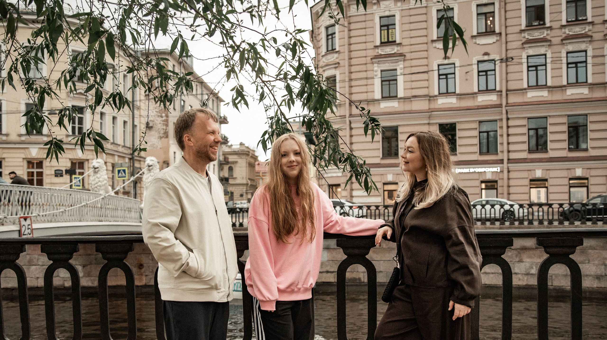 Семейная фотосессия-прогулка по Санкт-Петербургу